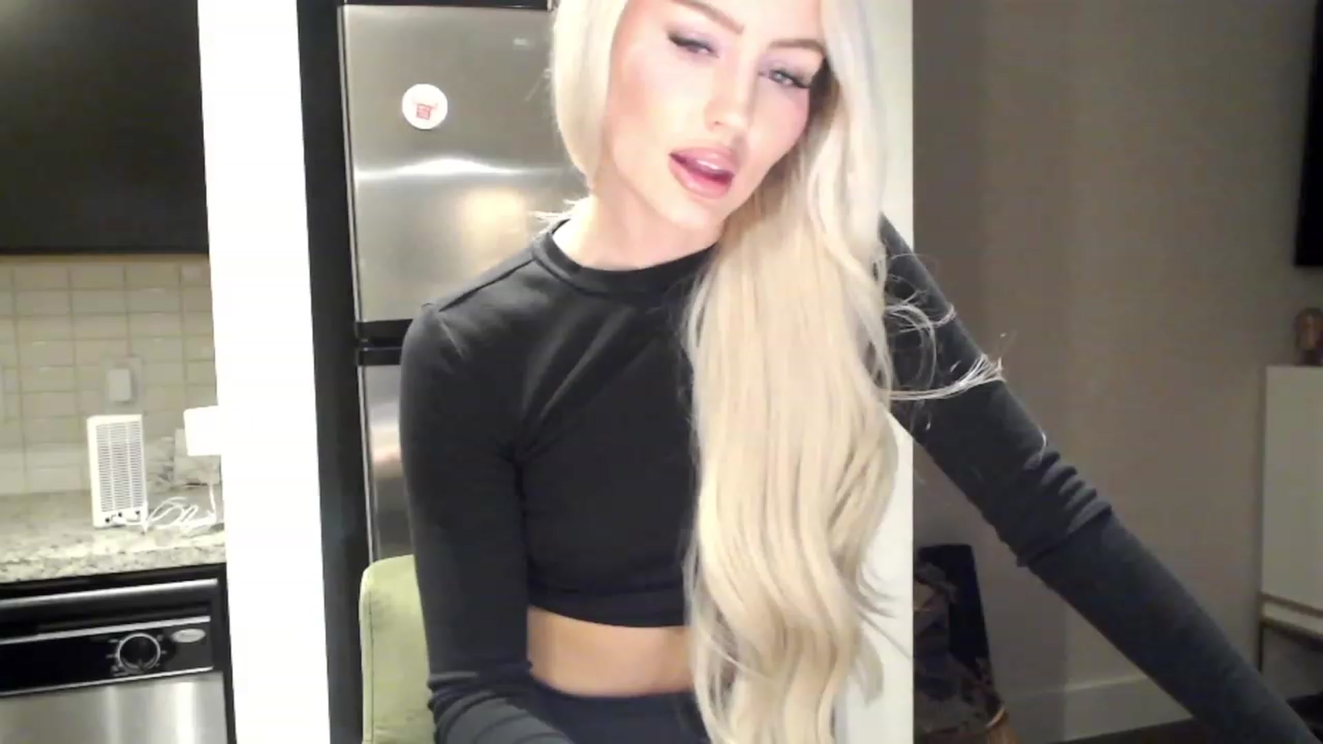 Gallery image thumbnail from Officialelsa's myfreecams stream on, 12/09/2023, 24:16 image 5 of 20