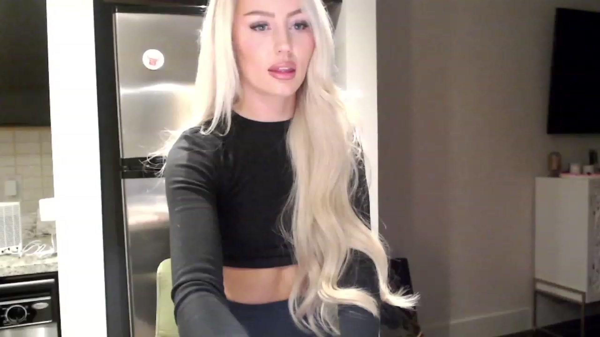 Gallery image thumbnail from Officialelsa's myfreecams stream on, 12/09/2023, 24:16 image 19 of 20