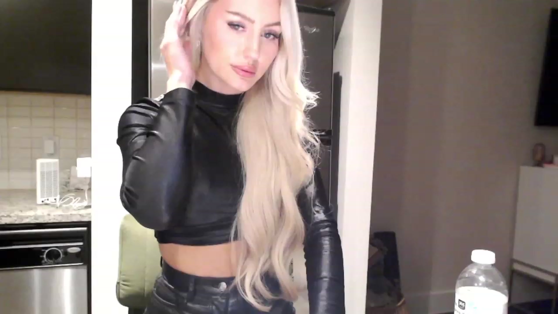 Gallery image thumbnail from Officialelsa's myfreecams stream on, 12/09/2023, 08:32 image 14 of 20