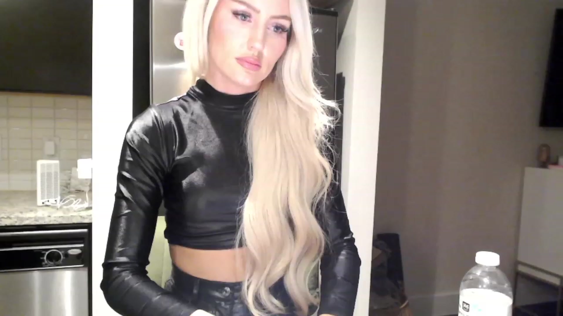 Gallery image thumbnail from Officialelsa's myfreecams stream on, 12/09/2023, 08:32 image 13 of 20