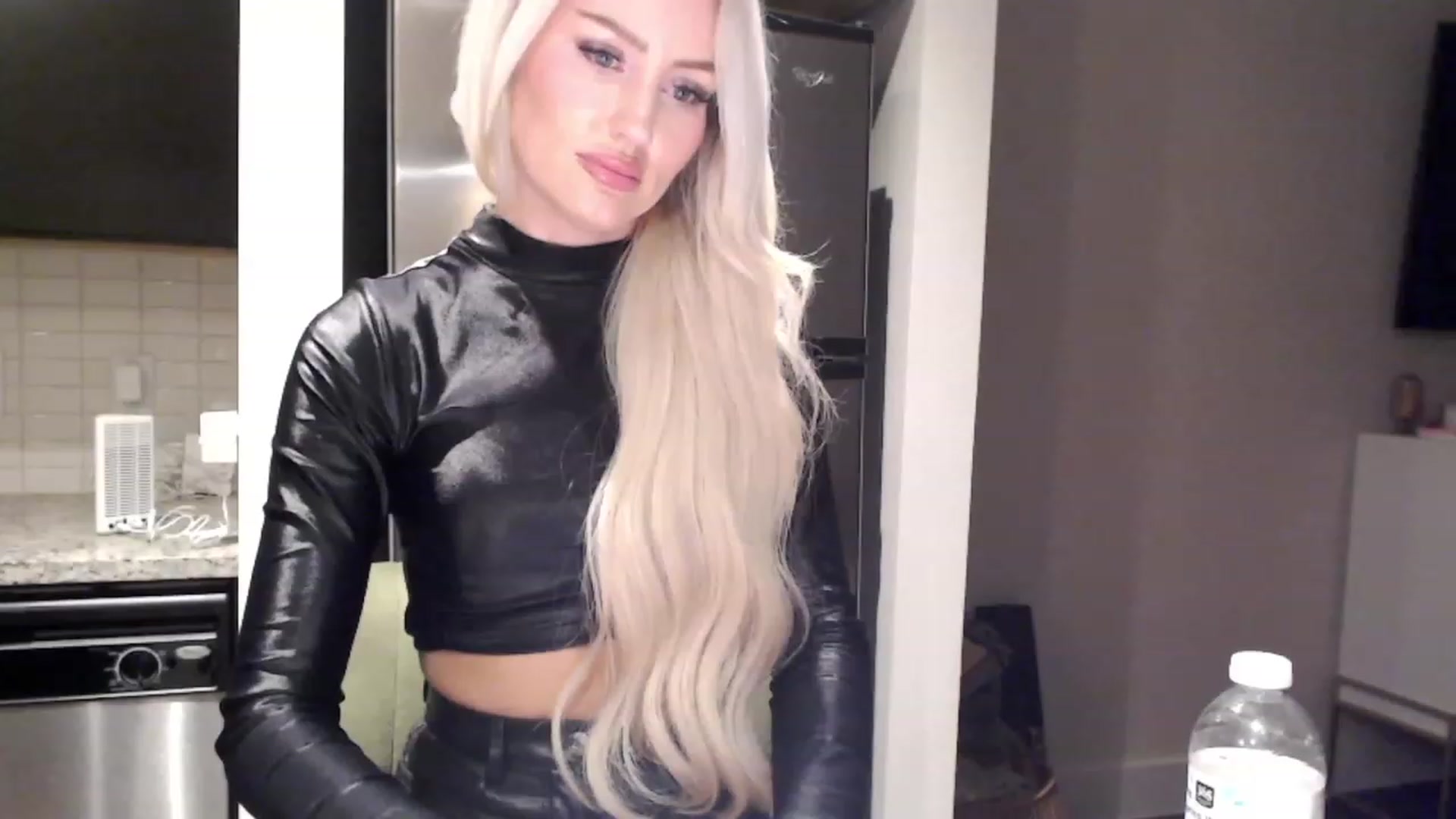 Gallery image thumbnail from Officialelsa's myfreecams stream on, 12/09/2023, 08:32 image 16 of 20