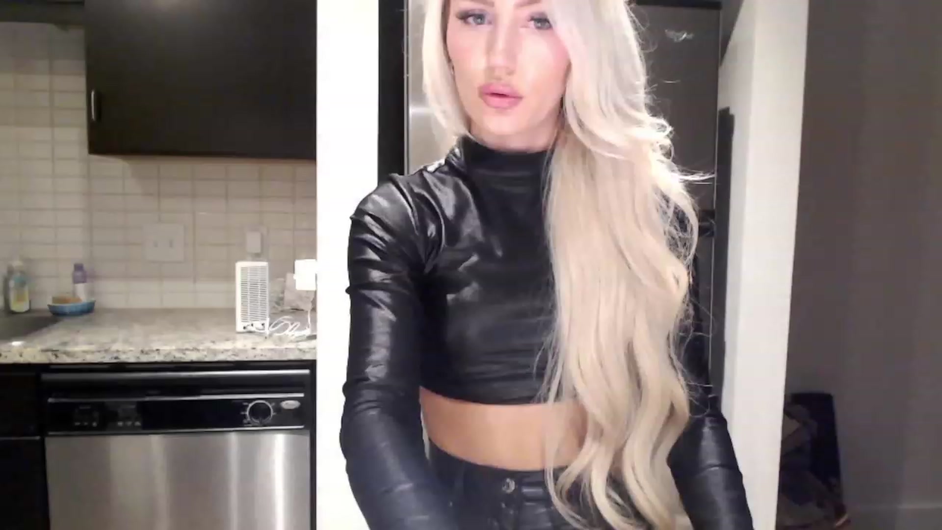 Gallery image thumbnail from Officialelsa's myfreecams stream on, 12/09/2023, 08:32 image 4 of 20