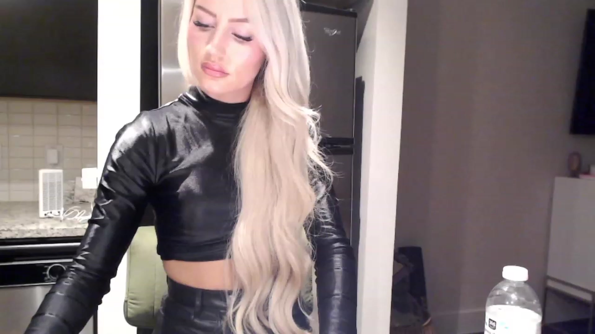 Gallery image thumbnail from Officialelsa's myfreecams stream on, 12/09/2023, 08:32 image 15 of 20