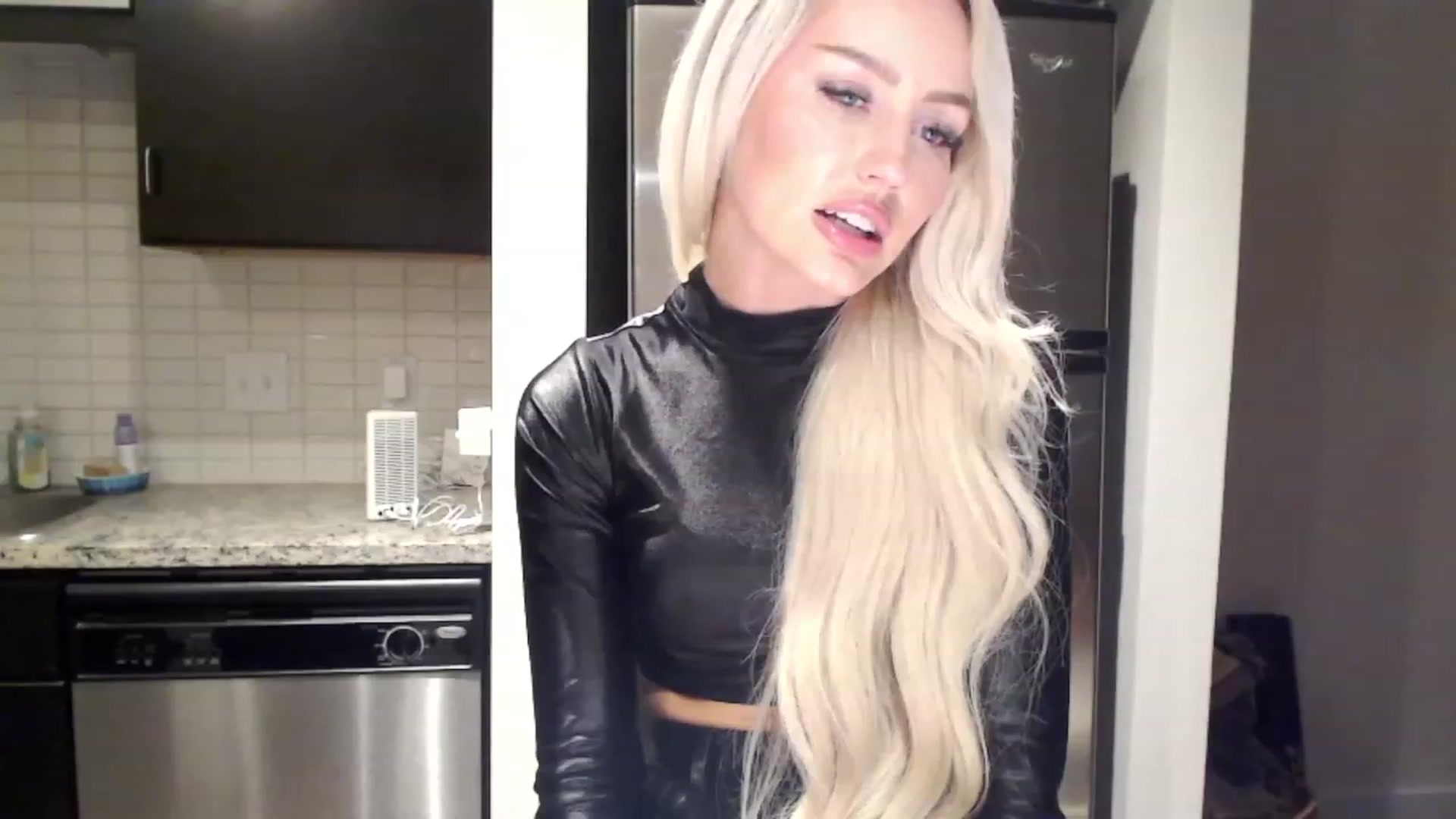 Gallery image thumbnail from Officialelsa's myfreecams stream on, 12/09/2023, 08:32 image 6 of 20