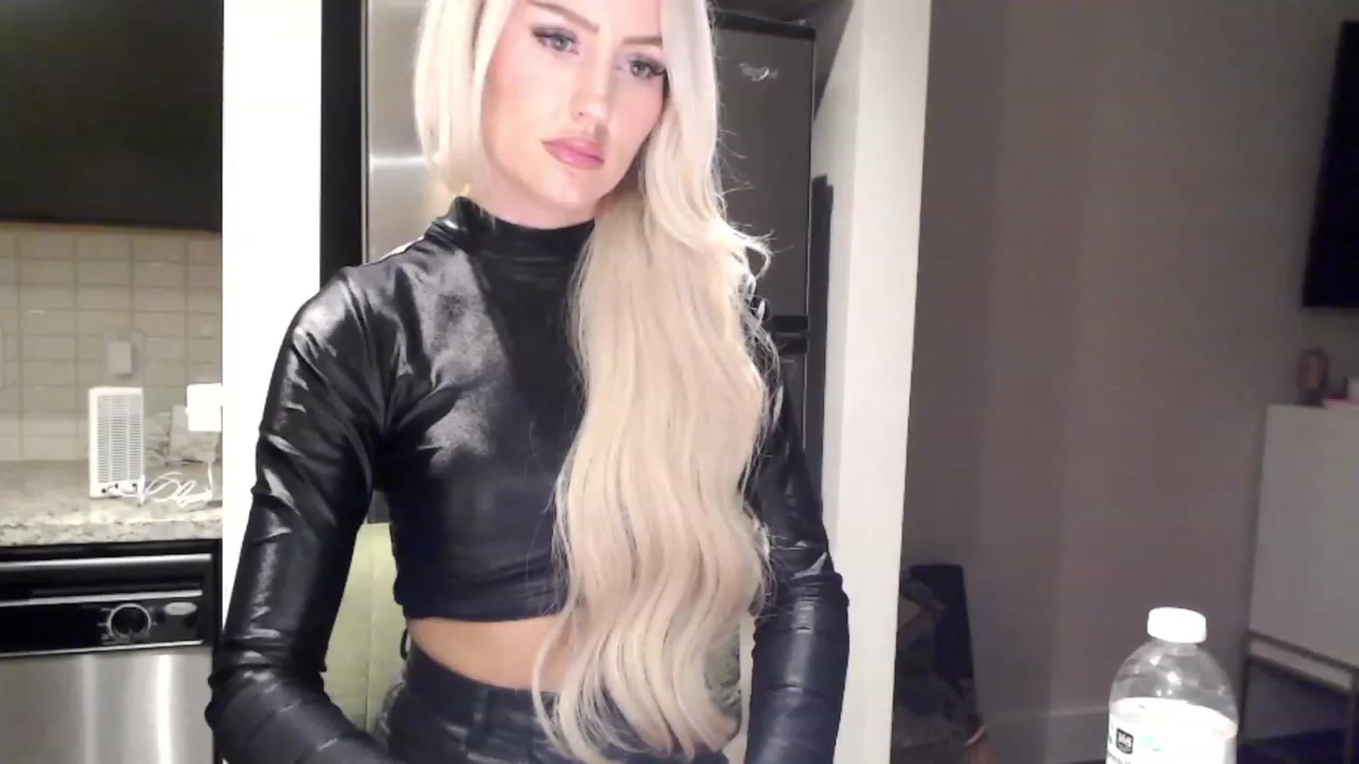 Gallery image thumbnail from Officialelsa's myfreecams stream on, 12/09/2023, 08:32 image 17 of 20