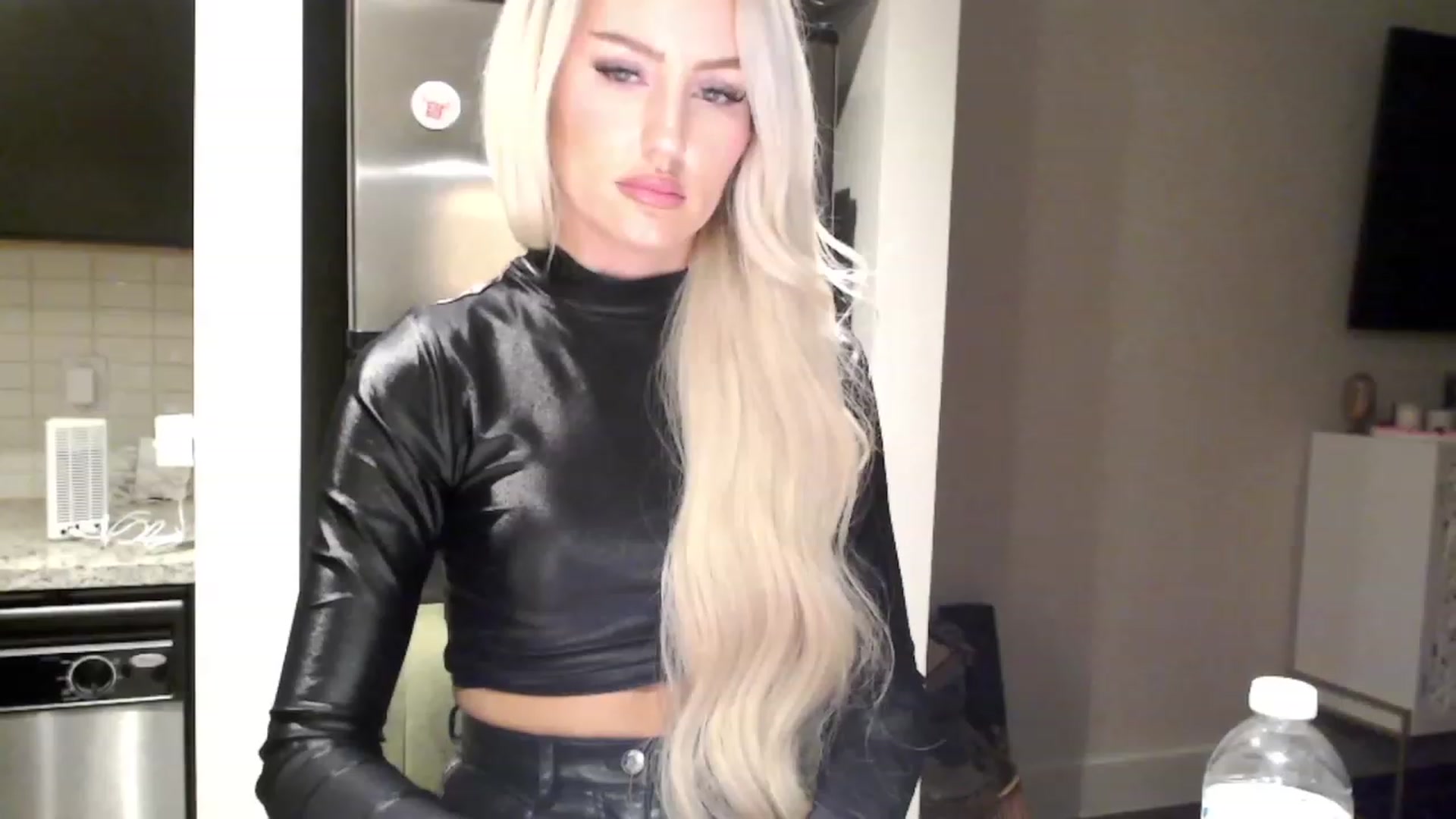 Gallery image thumbnail from Officialelsa's myfreecams stream on, 12/09/2023, 08:32 image 18 of 20