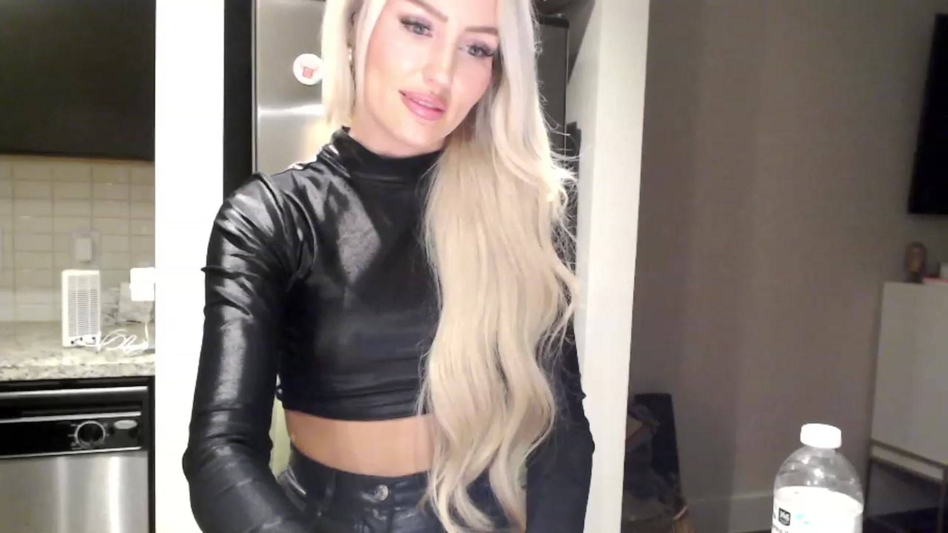 Gallery image thumbnail from Officialelsa's myfreecams stream on, 12/09/2023, 08:32 image 12 of 20