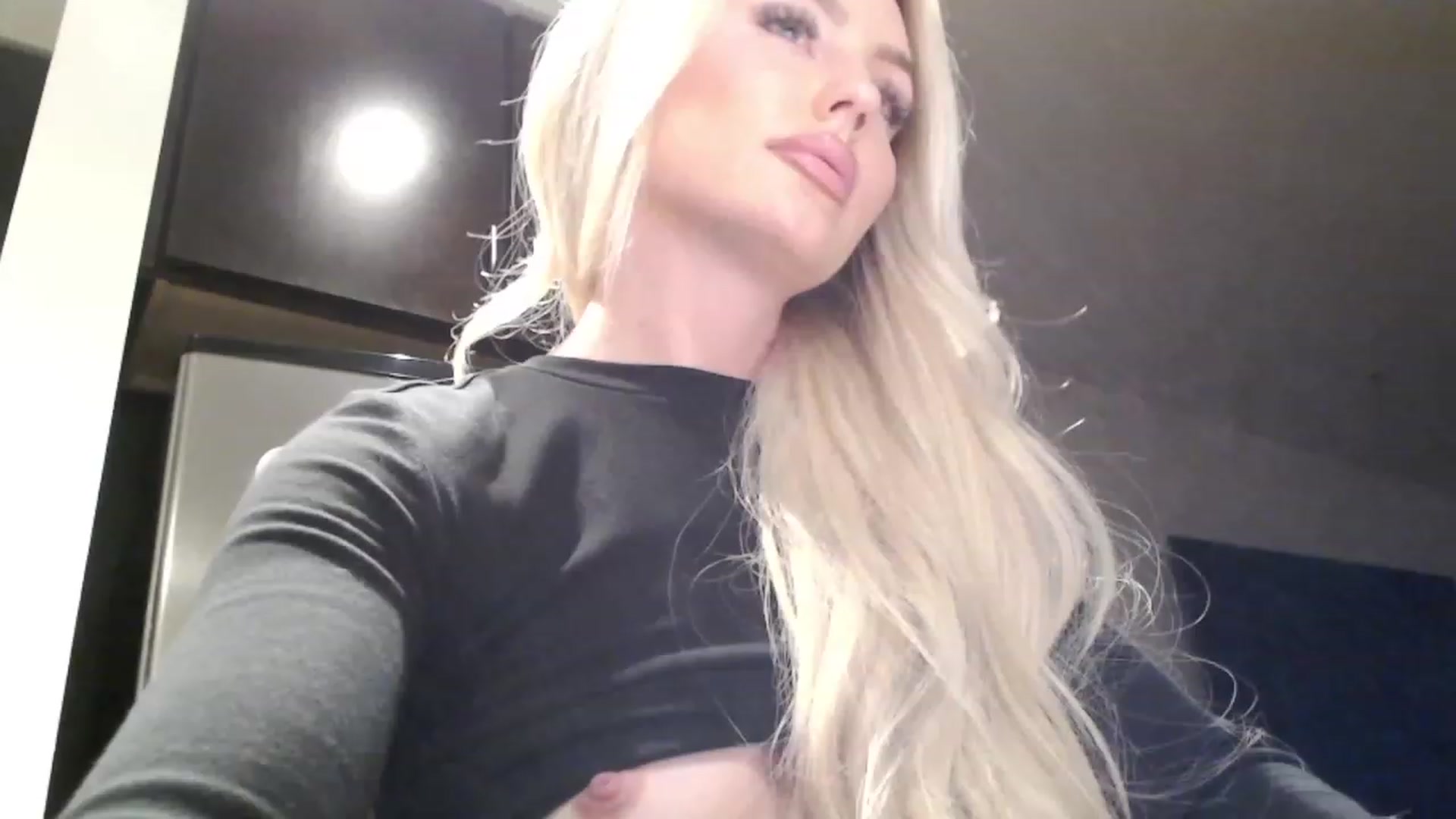 Gallery image thumbnail from Officialelsa's myfreecams stream on, 12/12/2023, 07:01 image 16 of 20