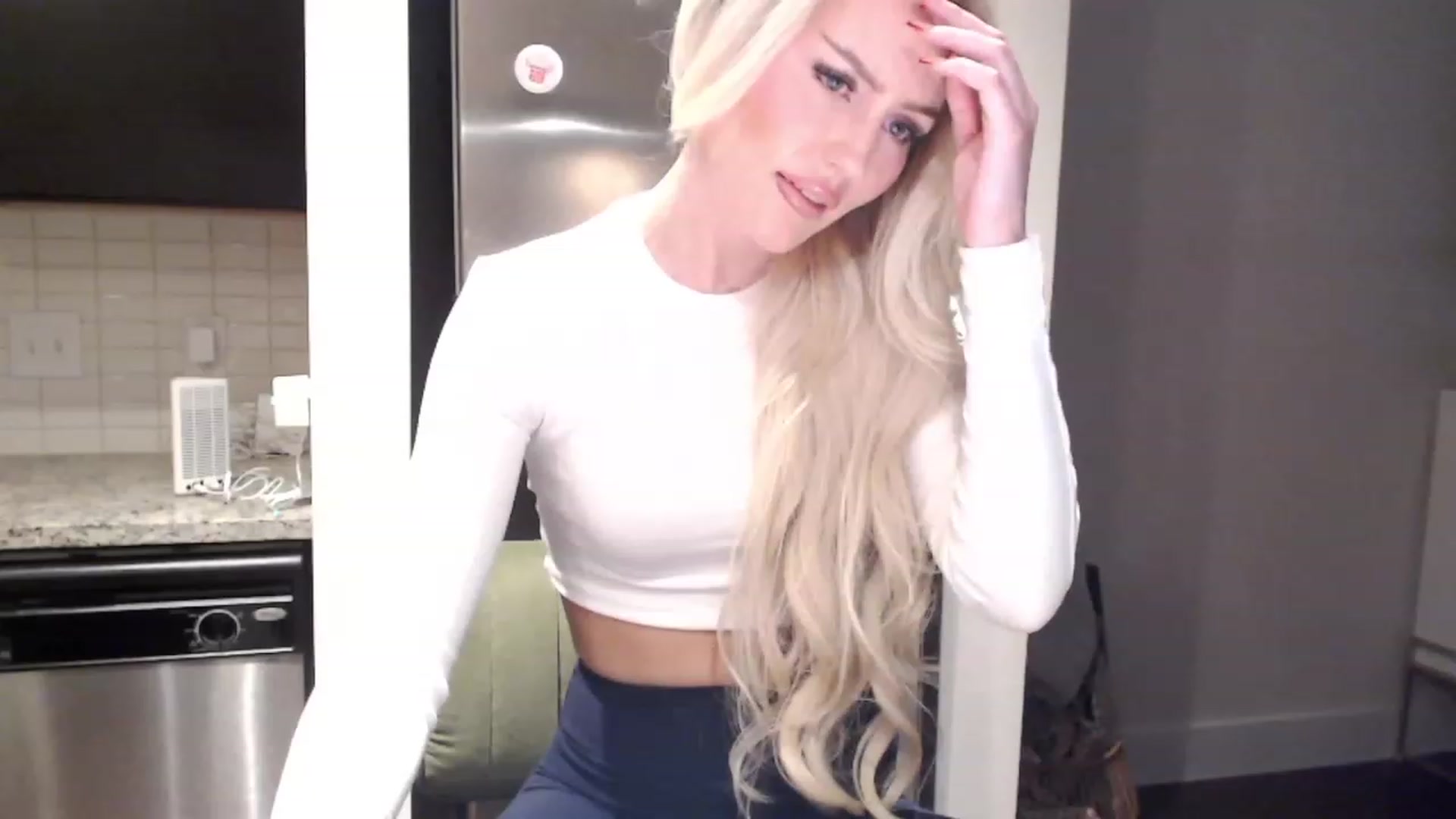 Gallery image thumbnail from Officialelsa's myfreecams stream on, 12/12/2023, 22:28 image 7 of 20