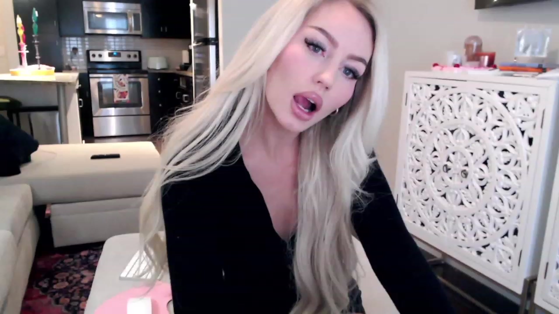 Gallery image thumbnail from Officialelsa's myfreecams stream on, 12/14/2023, 21:52 image 3 of 20