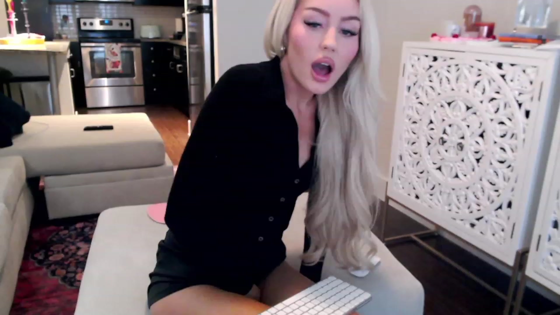 Gallery image thumbnail from Officialelsa's myfreecams stream on, 12/14/2023, 21:52 image 16 of 20