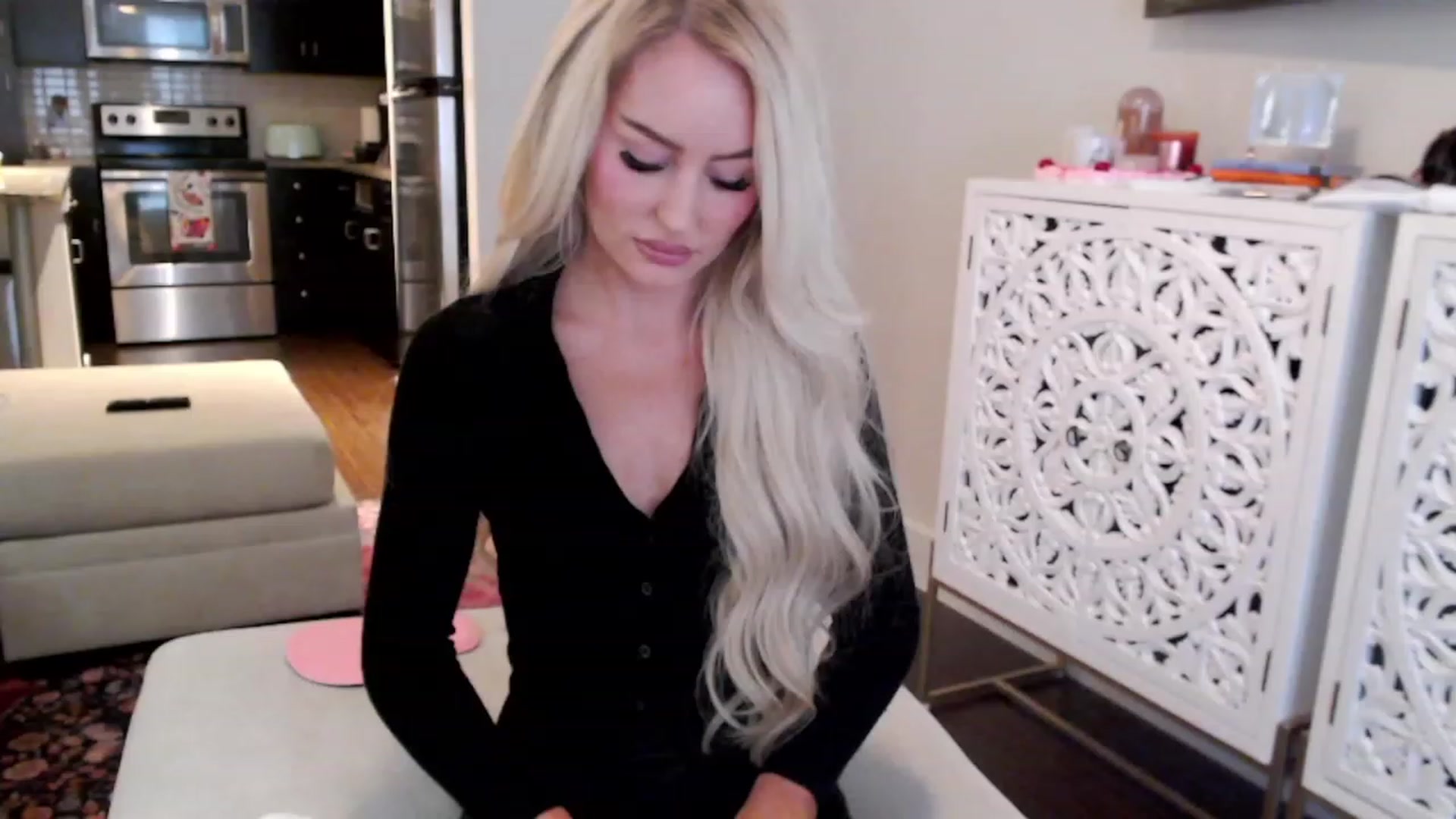 Gallery image thumbnail from Officialelsa's myfreecams stream on, 12/14/2023, 22:29 image 1 of 20