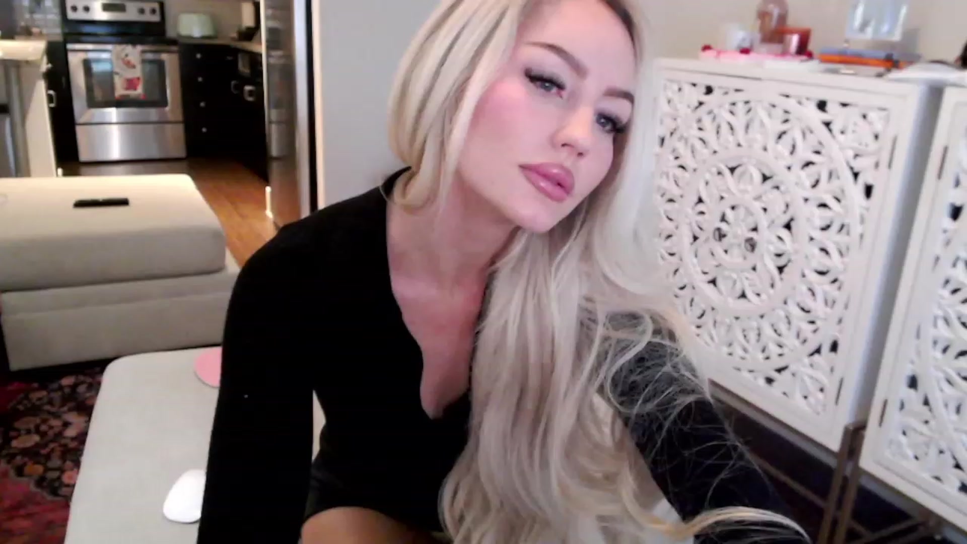 Gallery image thumbnail from Officialelsa's myfreecams stream on, 12/14/2023, 22:29 image 8 of 20