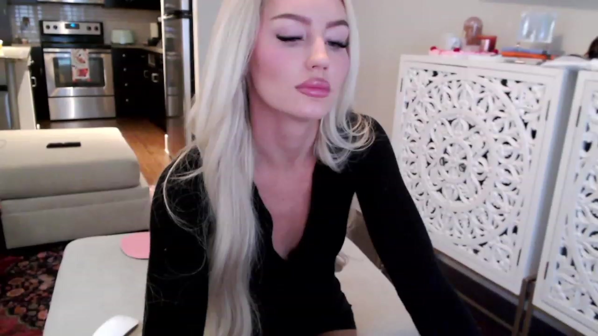Gallery image thumbnail from Officialelsa's myfreecams stream on, 12/14/2023, 22:29 image 20 of 20