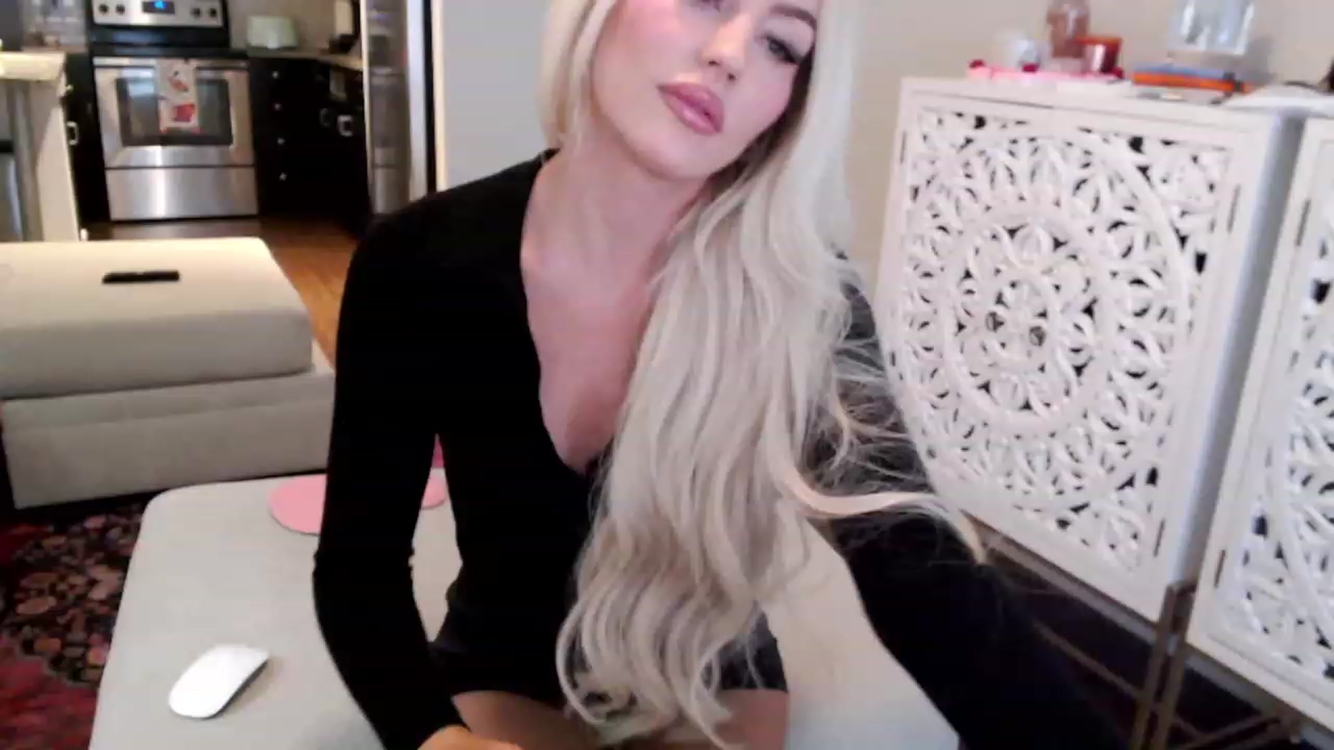 Gallery image thumbnail from Officialelsa's myfreecams stream on, 12/14/2023, 22:29 image 5 of 20