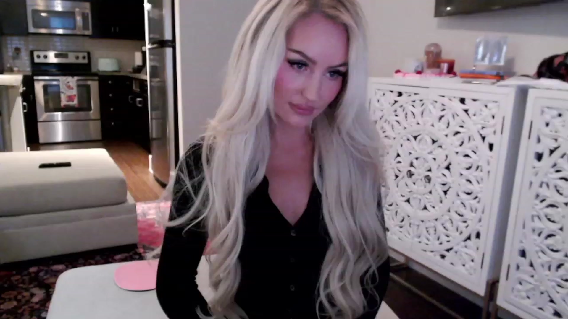 Gallery image thumbnail from Officialelsa's myfreecams stream on, 12/14/2023, 23:17 image 13 of 20