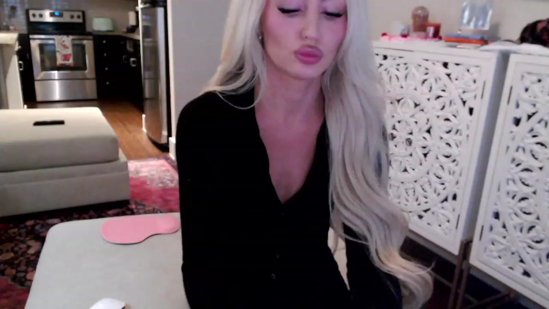 Gallery image thumbnail from Officialelsa's myfreecams stream on, 12/14/2023, 23:17 image 11 of 20