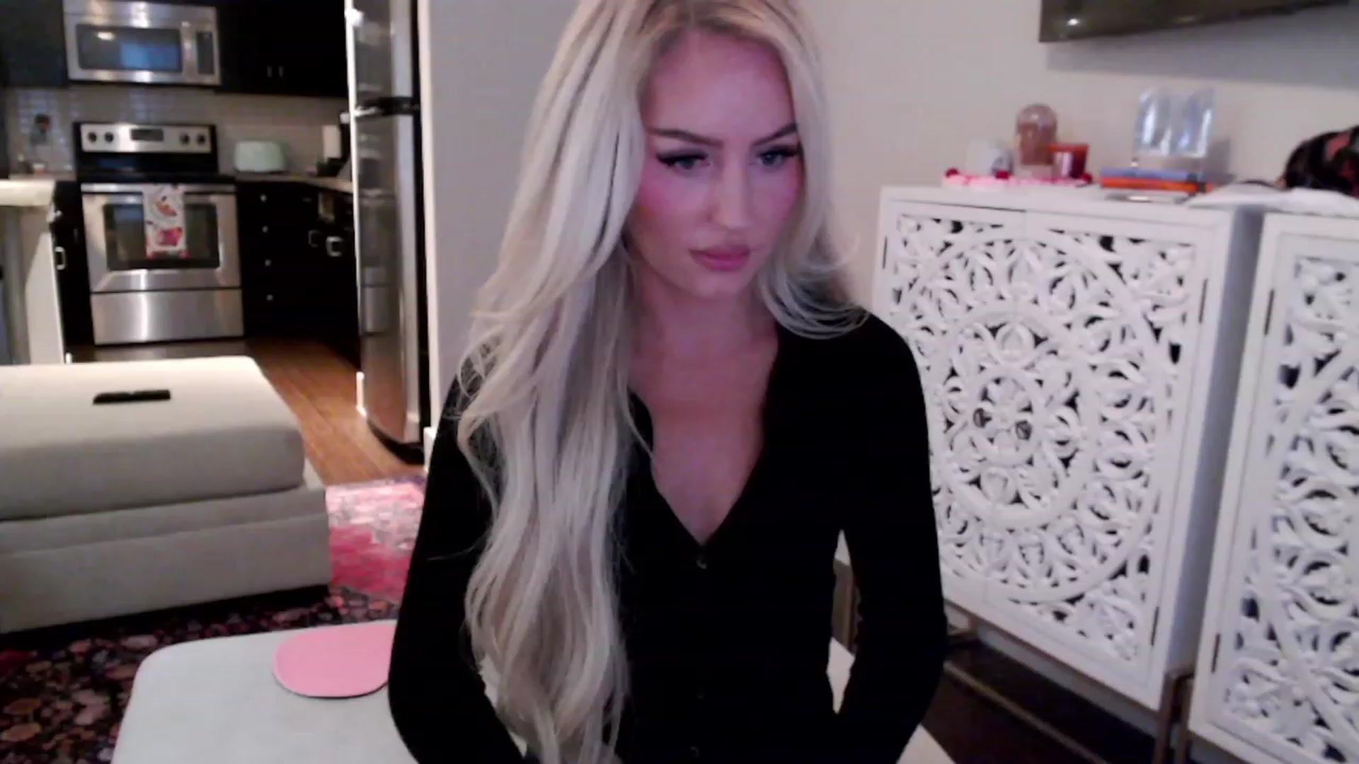 Gallery image thumbnail from Officialelsa's myfreecams stream on, 12/14/2023, 23:17 image 15 of 20
