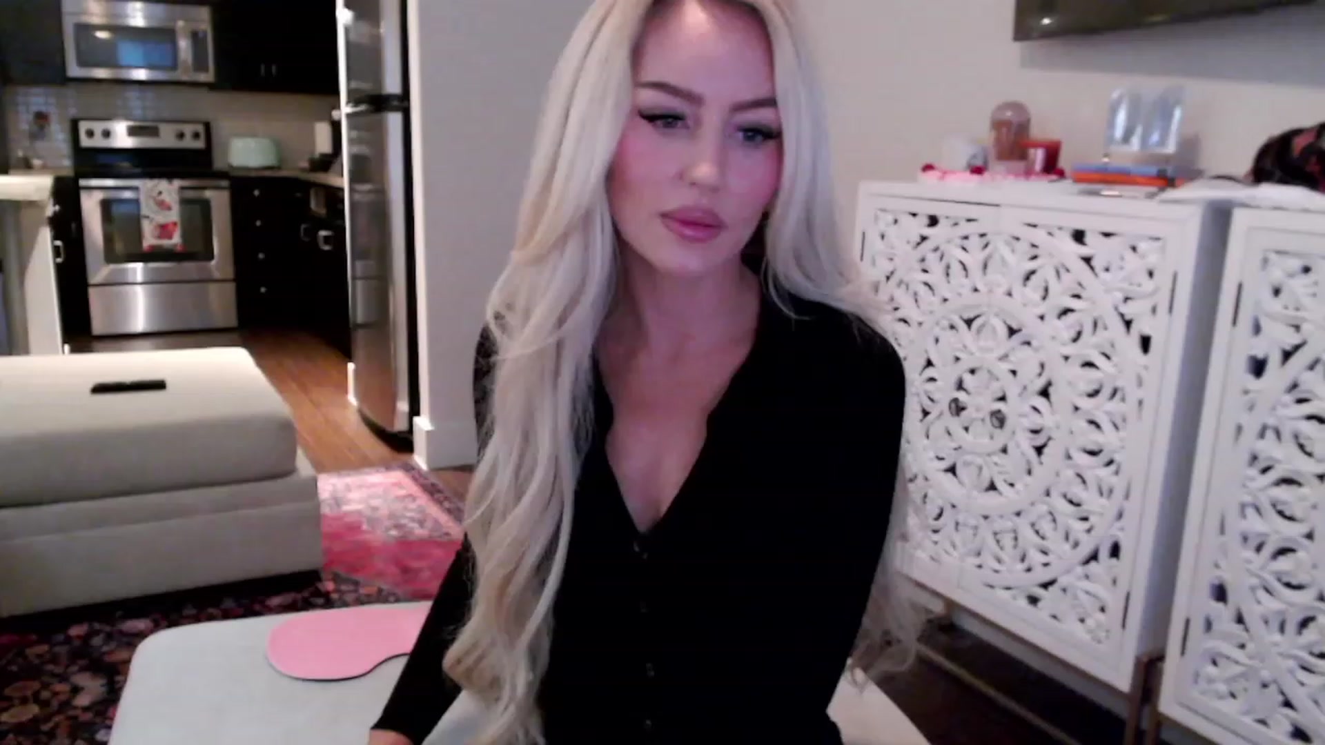 Gallery image thumbnail from Officialelsa's myfreecams stream on, 12/14/2023, 23:17 image 14 of 20