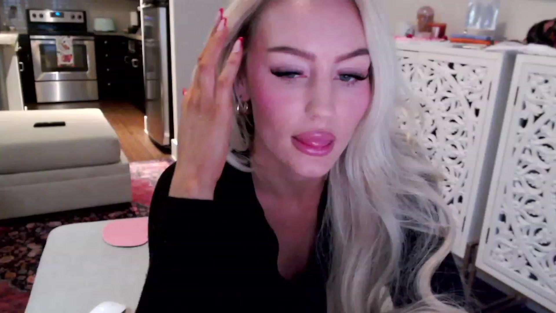 Gallery image thumbnail from Officialelsa's myfreecams stream on, 12/14/2023, 23:17 image 12 of 20