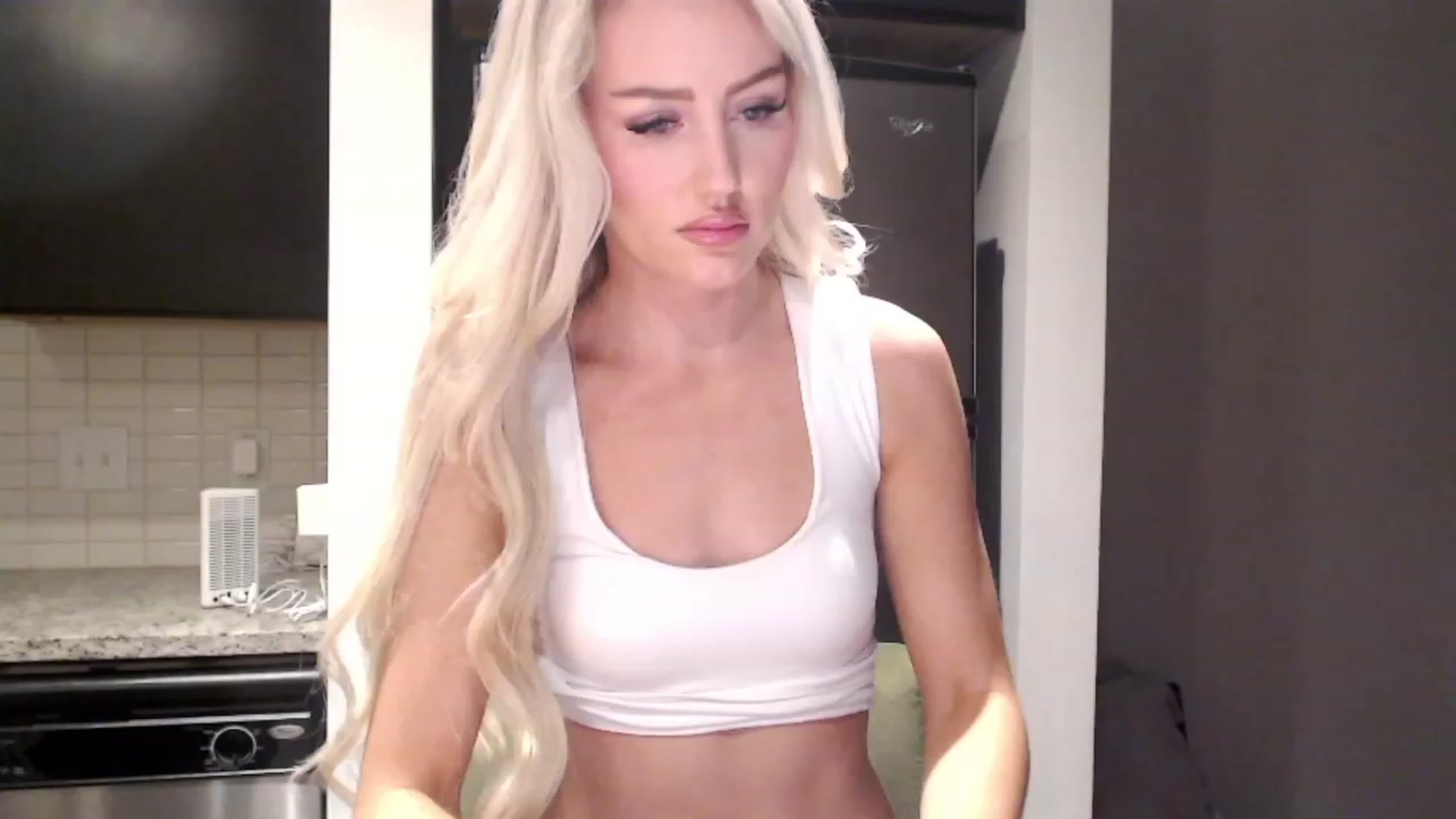 Gallery image thumbnail from Officialelsa's myfreecams stream on, 01/02/2024, 24:40 image 19 of 20