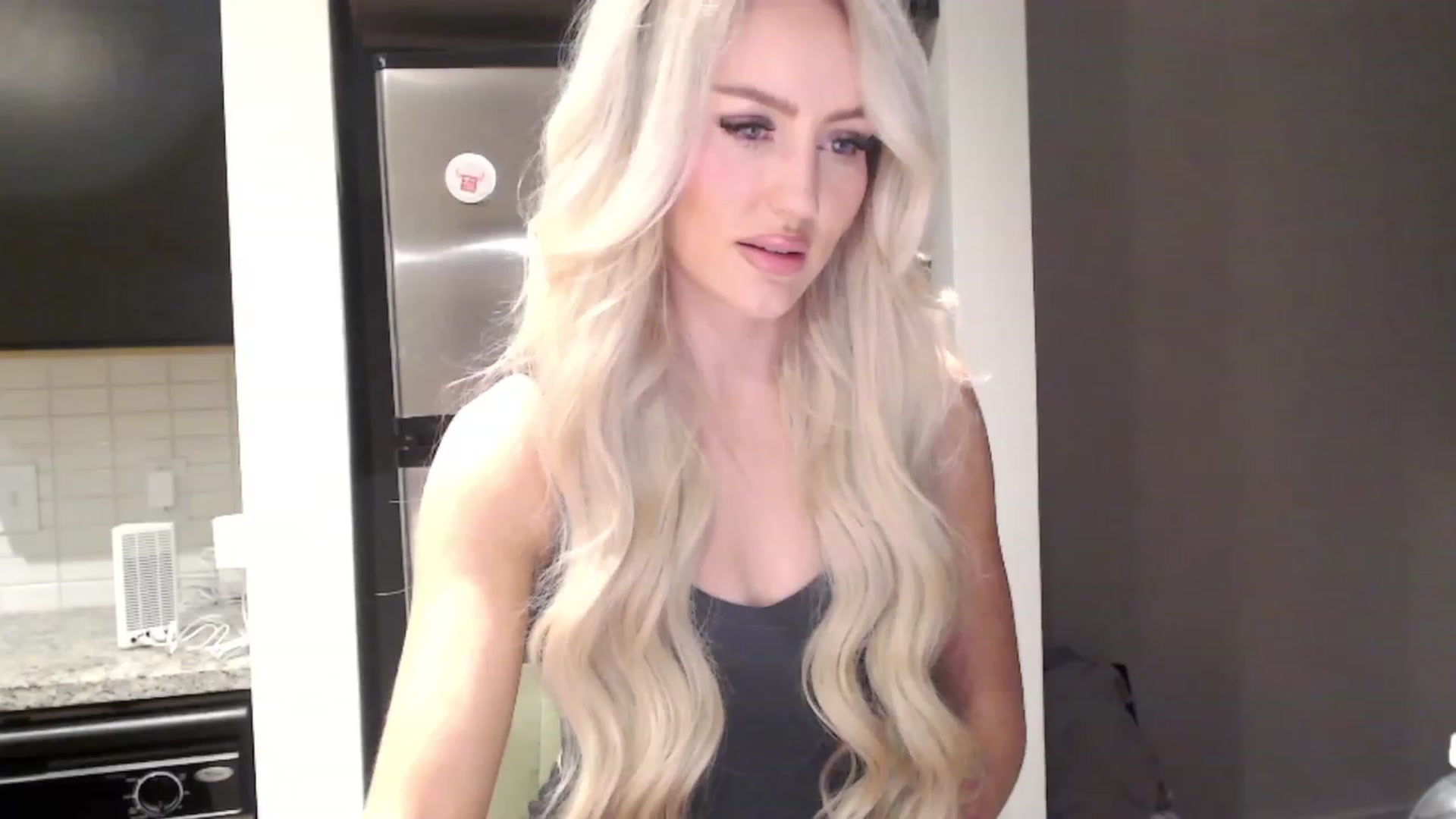 Gallery image thumbnail from Officialelsa's myfreecams stream on, 01/02/2024, 22:35 image 20 of 20