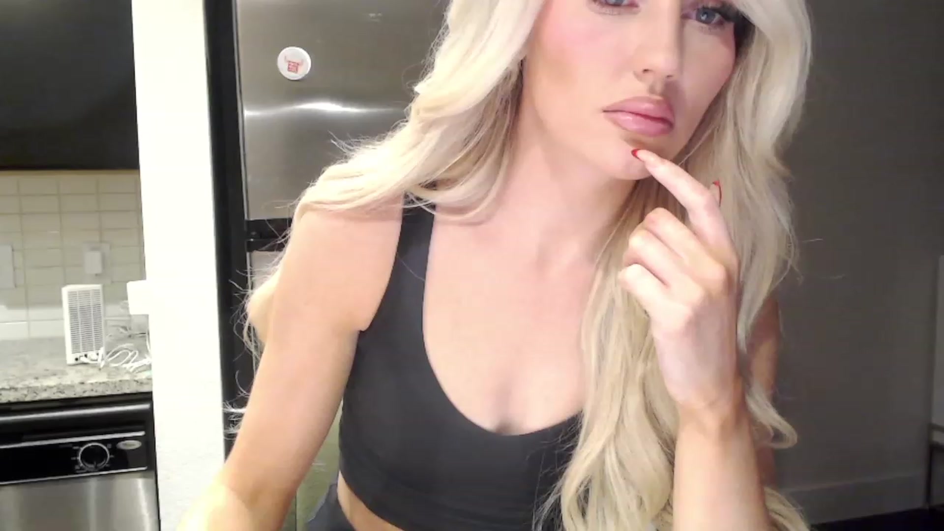 Gallery image thumbnail from Officialelsa's myfreecams stream on, 01/02/2024, 22:35 image 1 of 20
