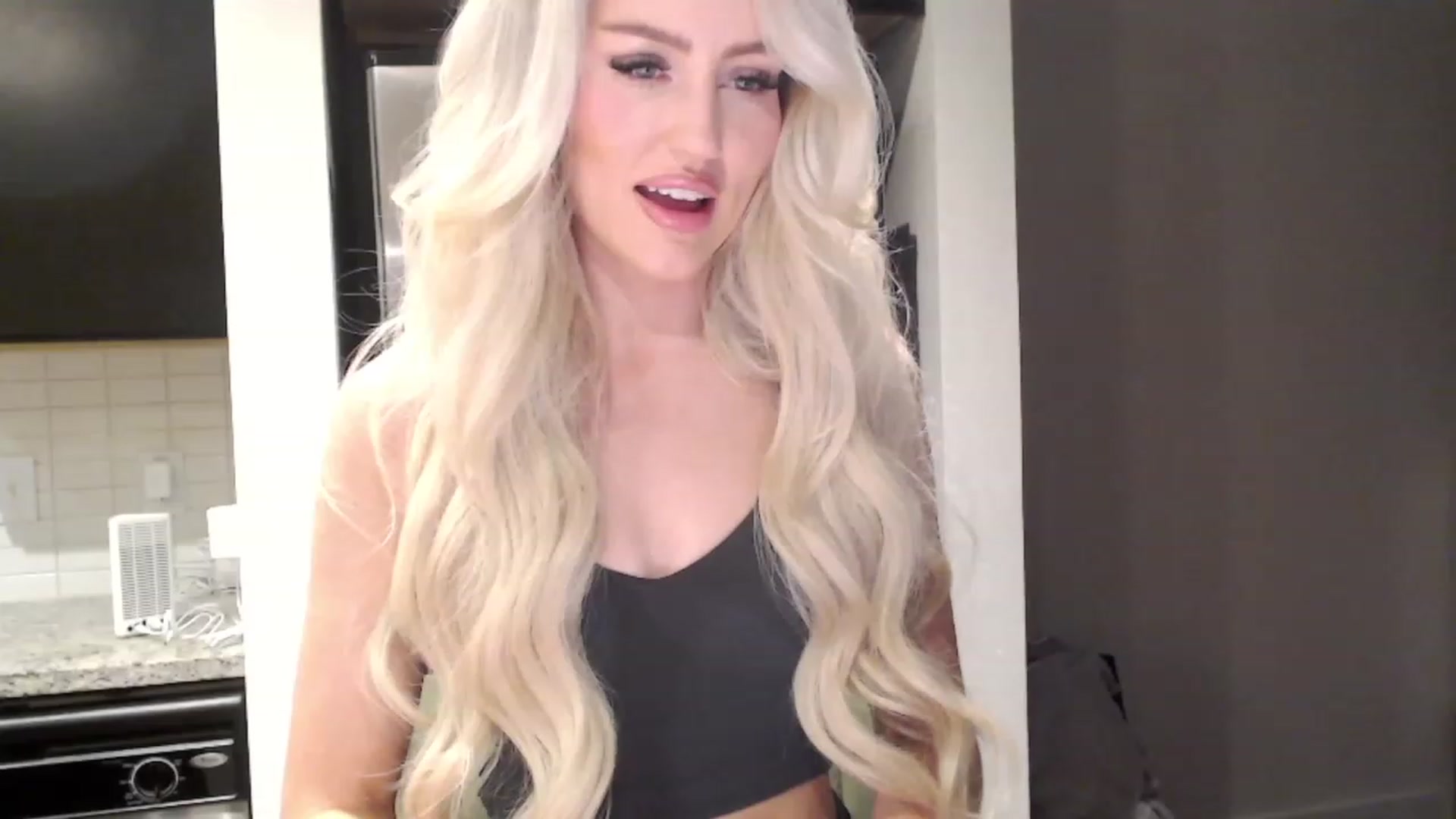 Gallery image thumbnail from Officialelsa's myfreecams stream on, 01/02/2024, 22:35 image 10 of 20
