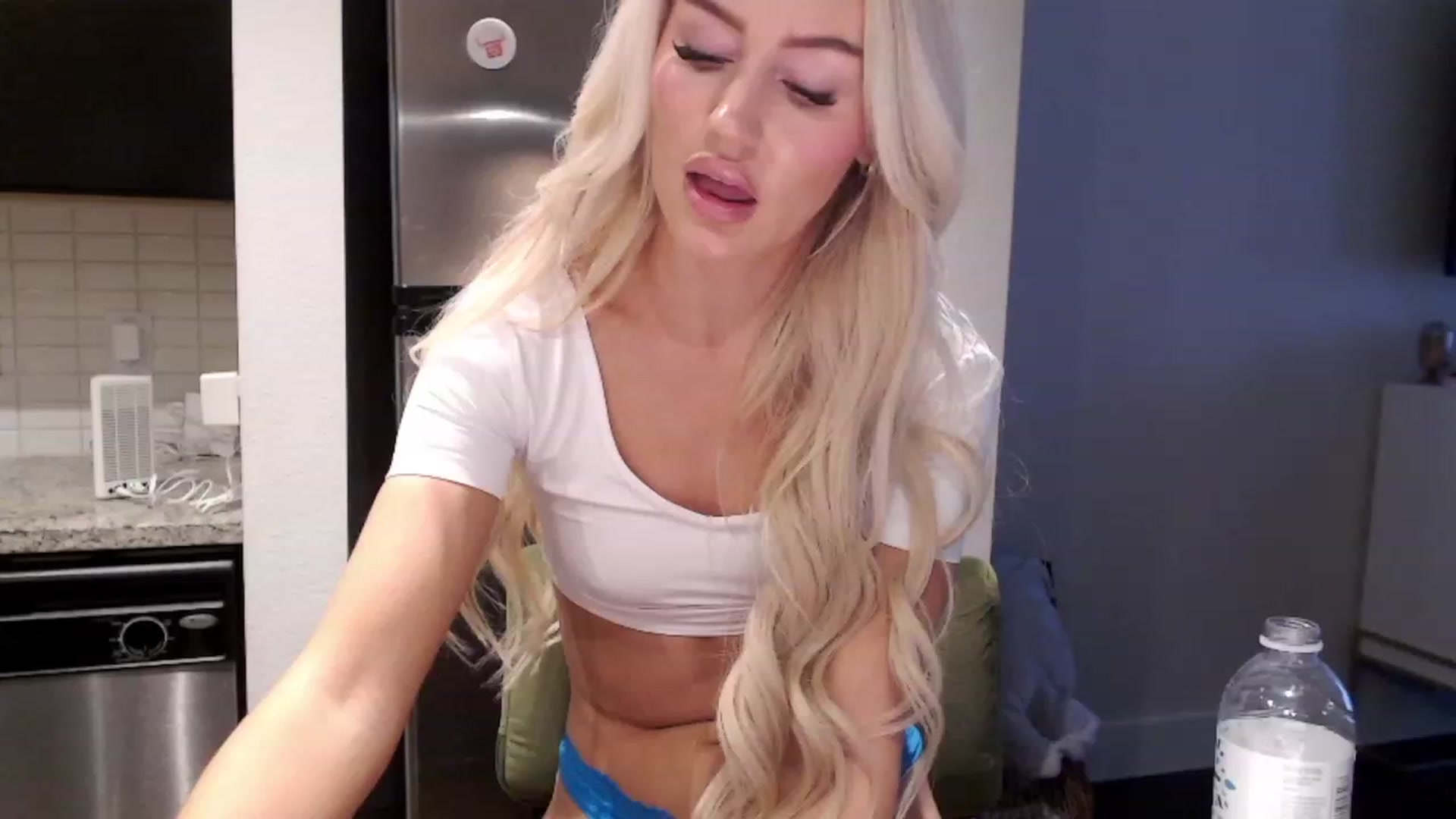 Gallery image thumbnail from Officialelsa's myfreecams stream on, 01/06/2024, 23:26 image 6 of 20