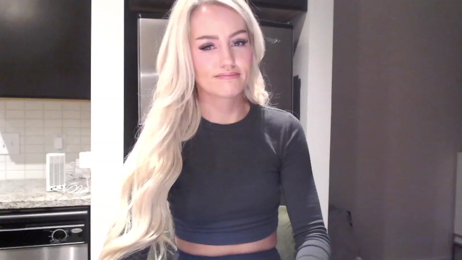 Gallery image thumbnail from Officialelsa's myfreecams stream on, 01/07/2024, 03:40 image 5 of 20