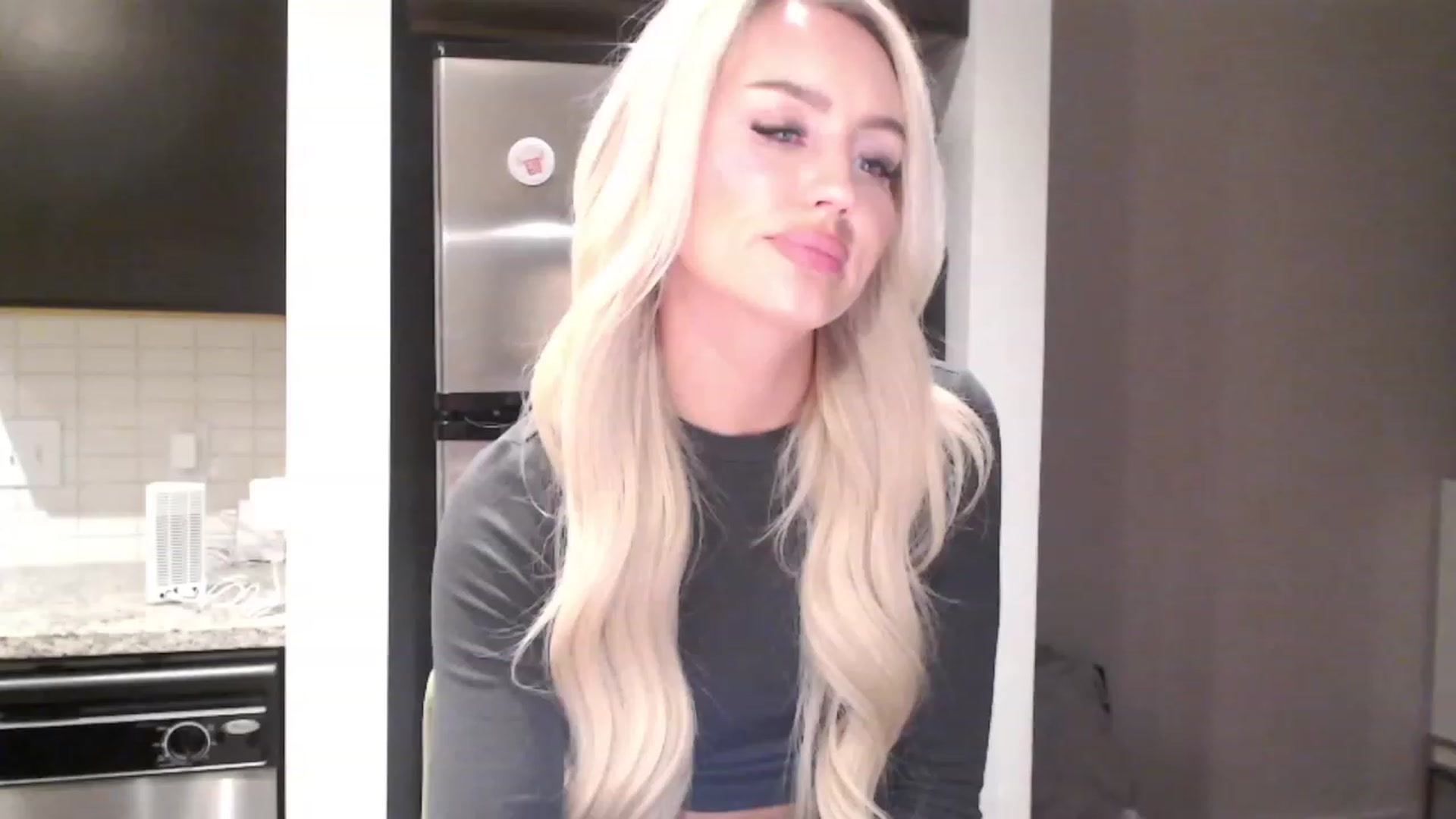 Gallery image thumbnail from Officialelsa's myfreecams stream on, 01/07/2024, 03:40 image 9 of 20