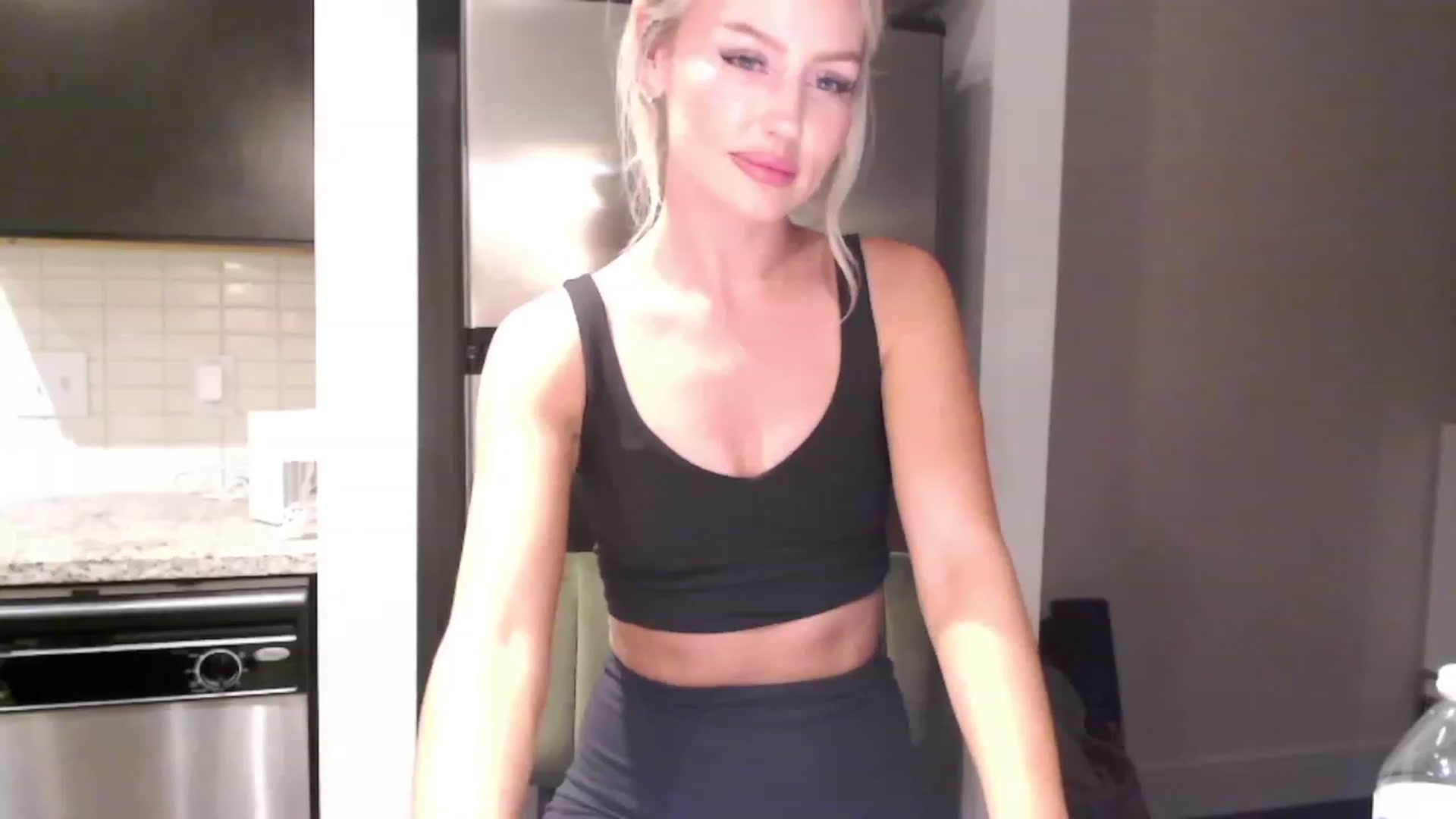 Gallery image thumbnail from Officialelsa's myfreecams stream on, 02/27/2024, 04:57 image 9 of 20
