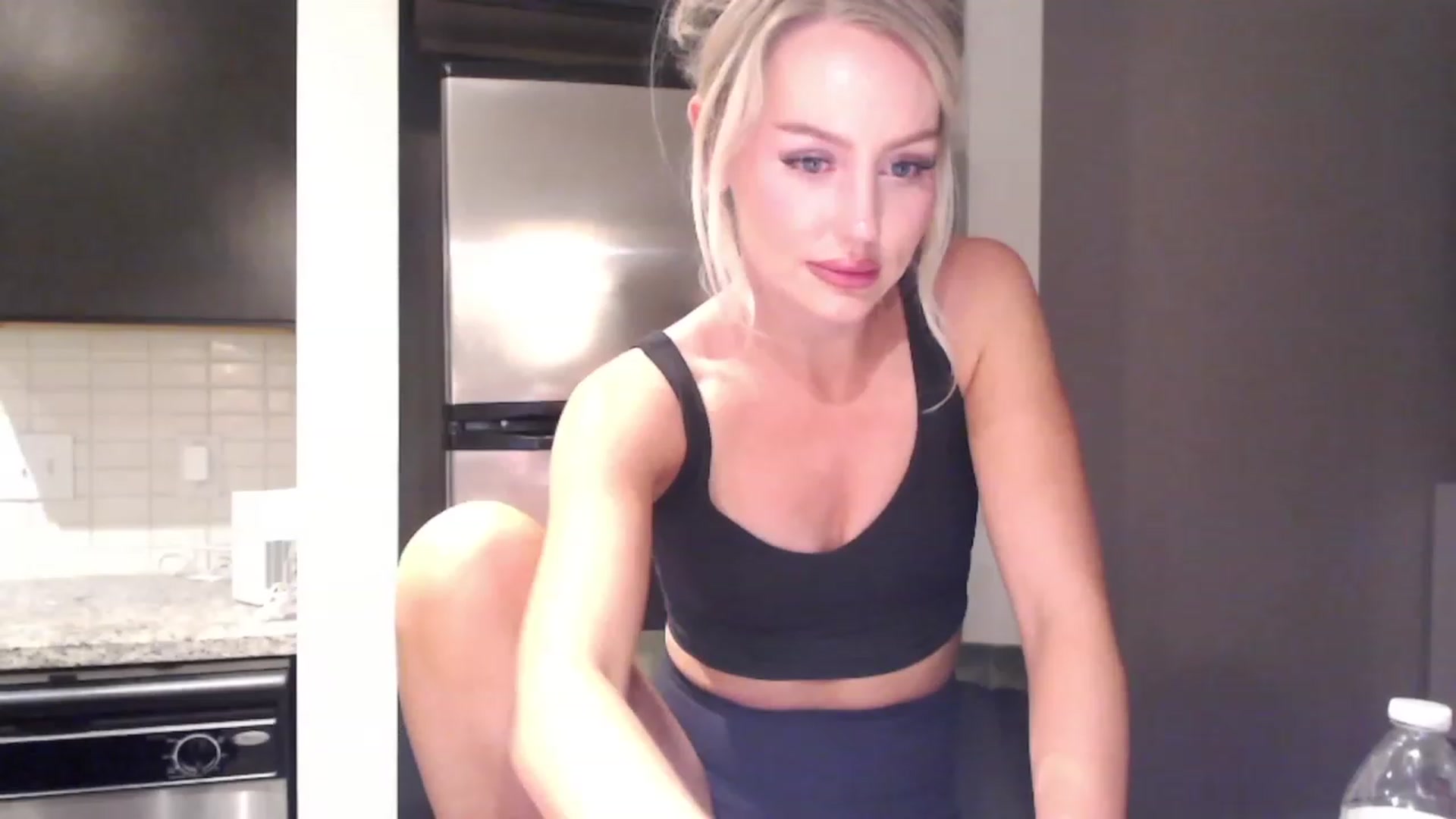 Gallery image thumbnail from Officialelsa's myfreecams stream on, 02/27/2024, 04:57 image 20 of 20