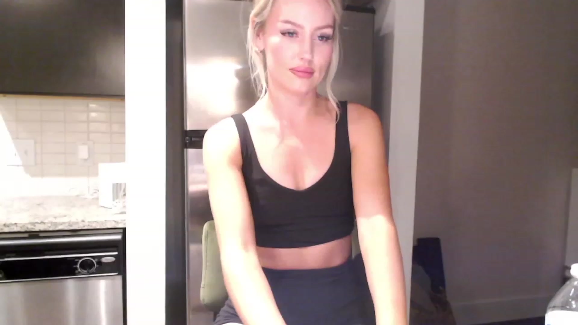 Gallery image thumbnail from Officialelsa's myfreecams stream on, 02/27/2024, 04:57 image 7 of 20