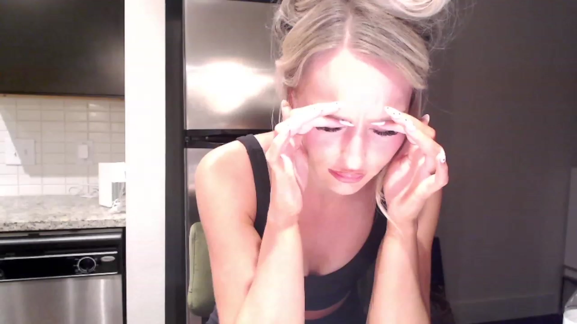 Gallery image thumbnail from Officialelsa's myfreecams stream on, 02/27/2024, 04:57 image 12 of 20