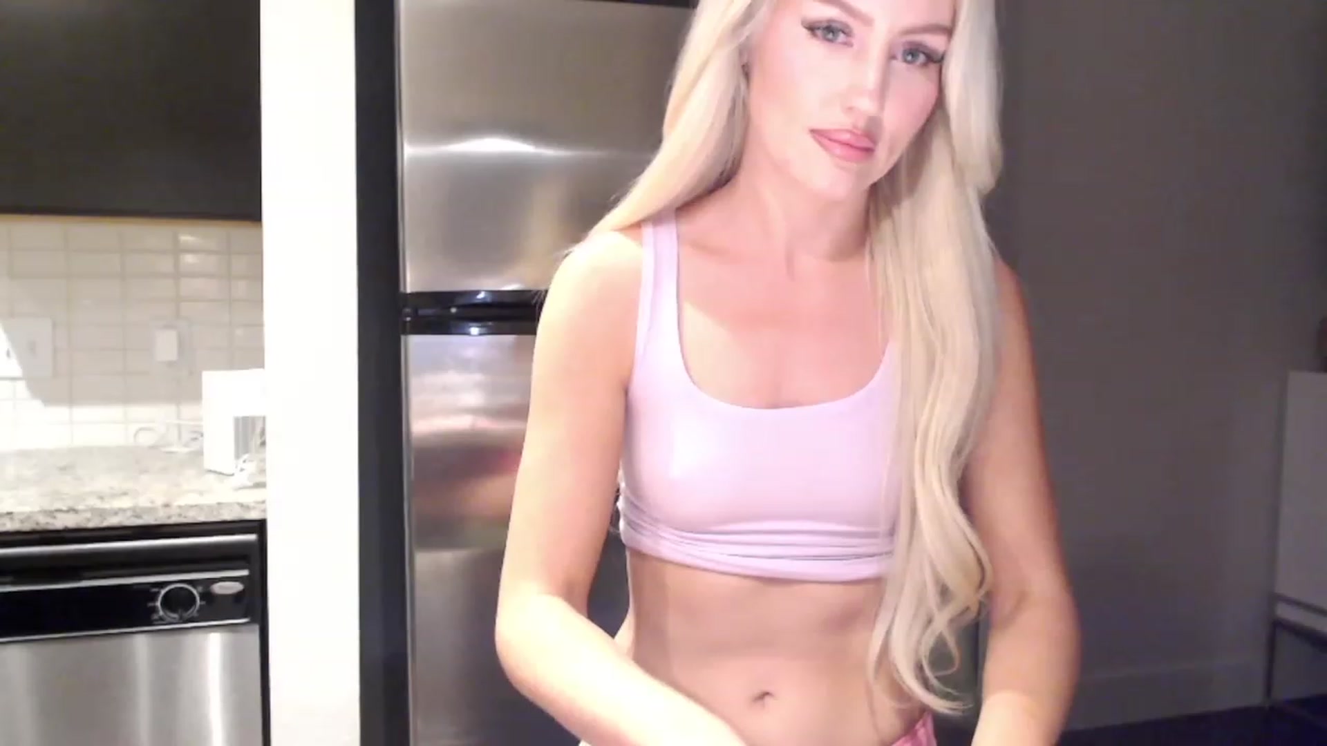 Gallery image thumbnail from Officialelsa's myfreecams stream on, 02/28/2024, 02:51 image 9 of 20