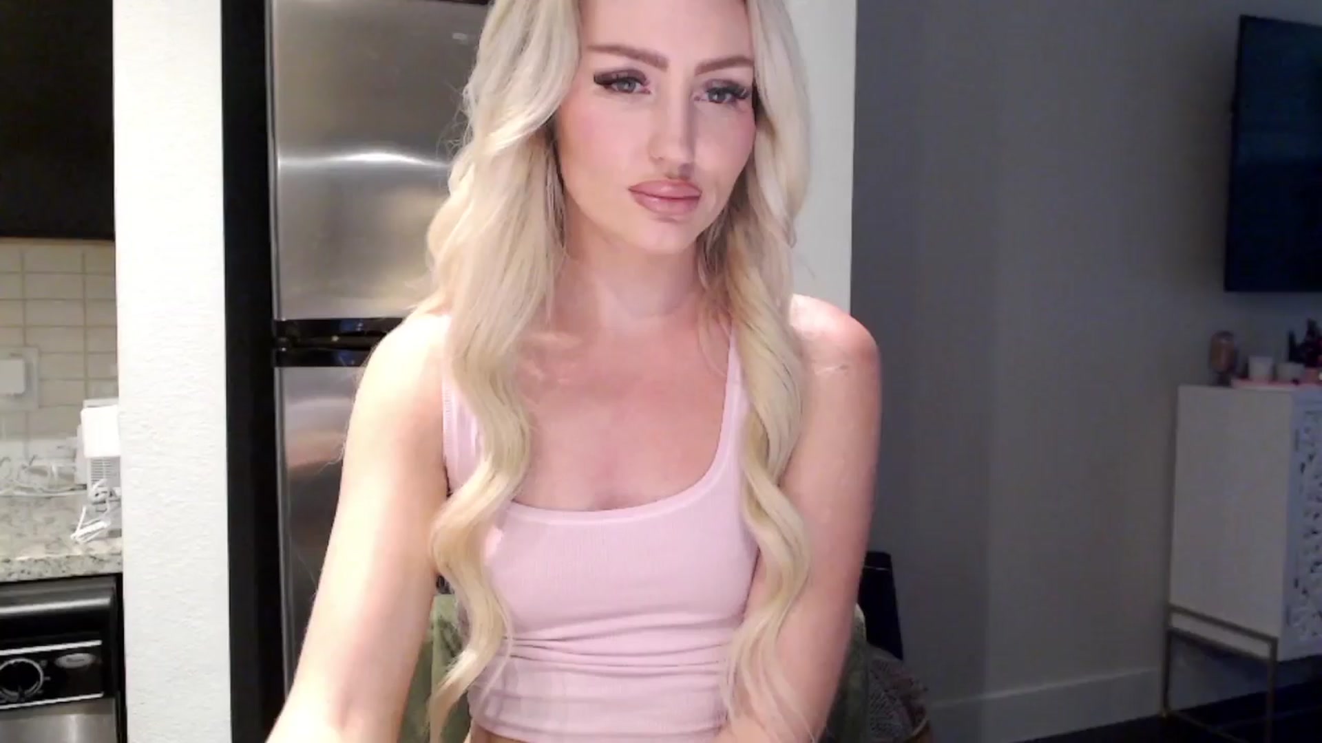 Gallery image thumbnail from Officialelsa's myfreecams stream on, 03/29/2024, 22:29 image 6 of 20