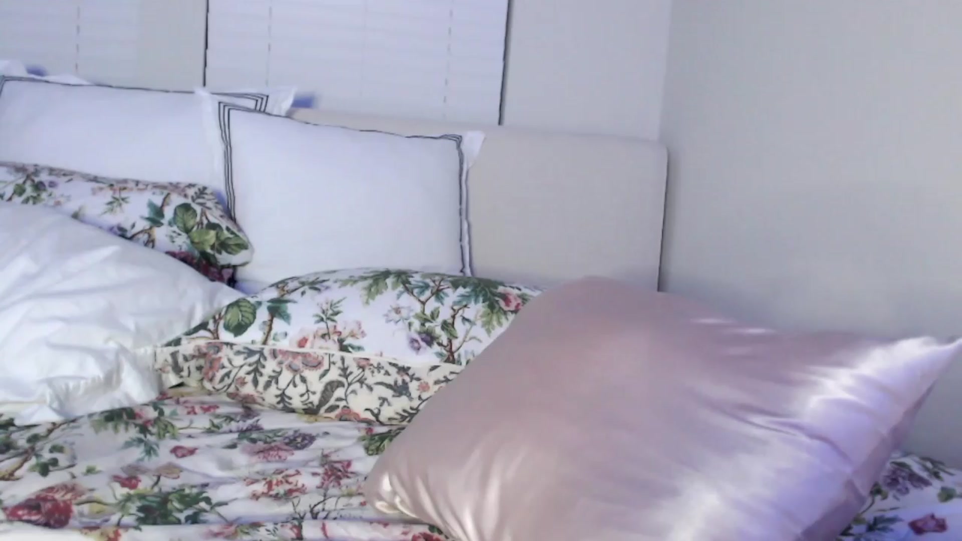 Gallery image thumbnail from Officialelsa's myfreecams stream on, 04/07/2024, 05:44 image 1 of 20