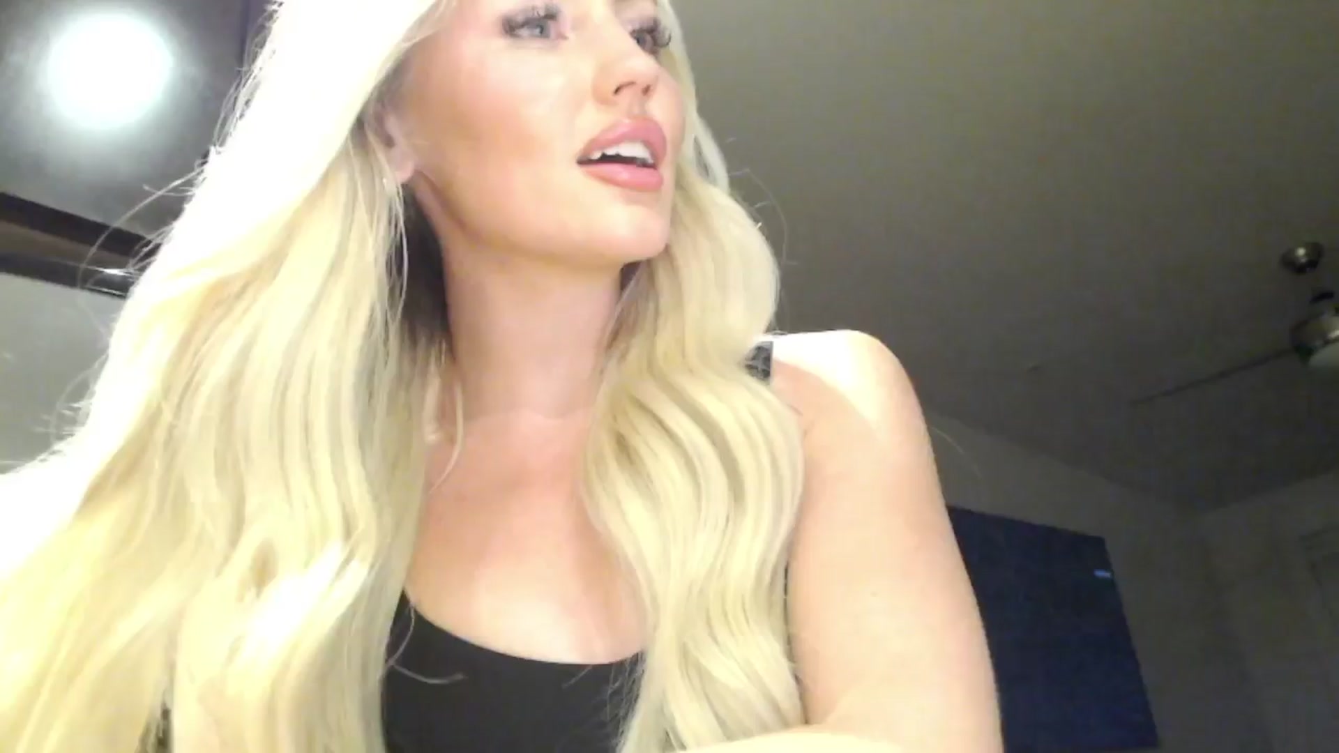 Gallery image thumbnail from Officialelsa's myfreecams stream on, 04/09/2024, 04:44 image 18 of 20