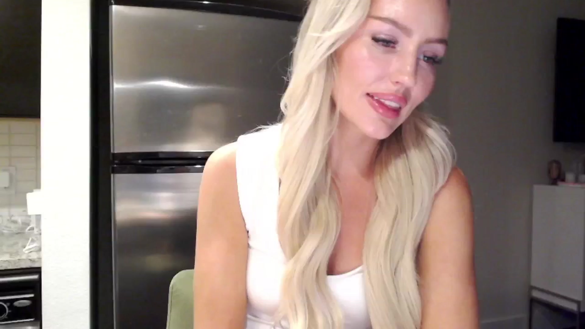 Gallery image thumbnail from Officialelsa's myfreecams stream on, 04/18/2024, 04:38 image 19 of 20