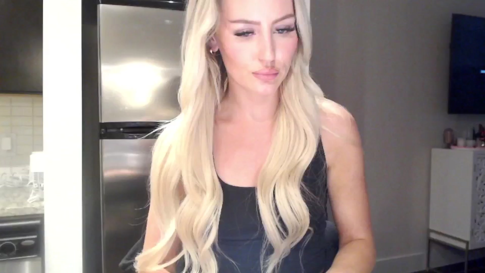 Gallery image thumbnail from Officialelsa's myfreecams stream on, 04/24/2024, 24:00 image 20 of 20