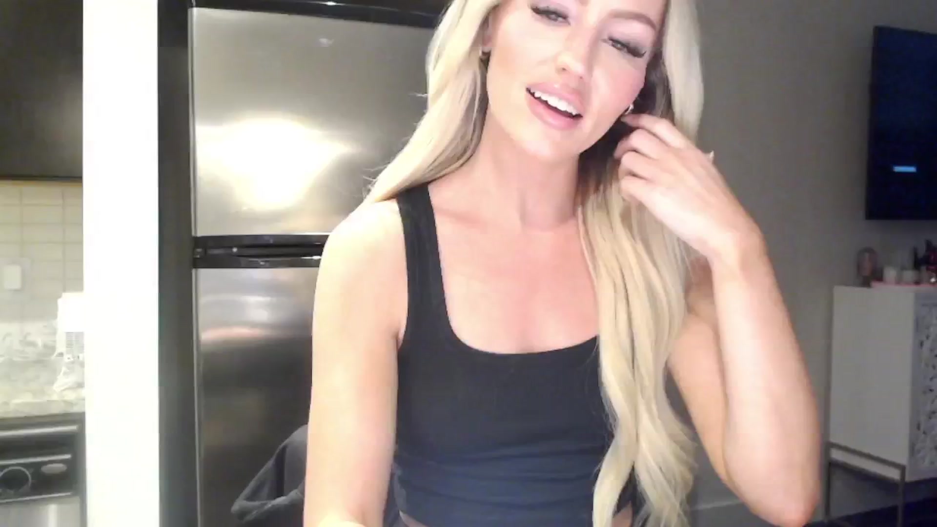 Gallery image thumbnail from Officialelsa's myfreecams stream on, 04/24/2024, 24:00 image 9 of 20