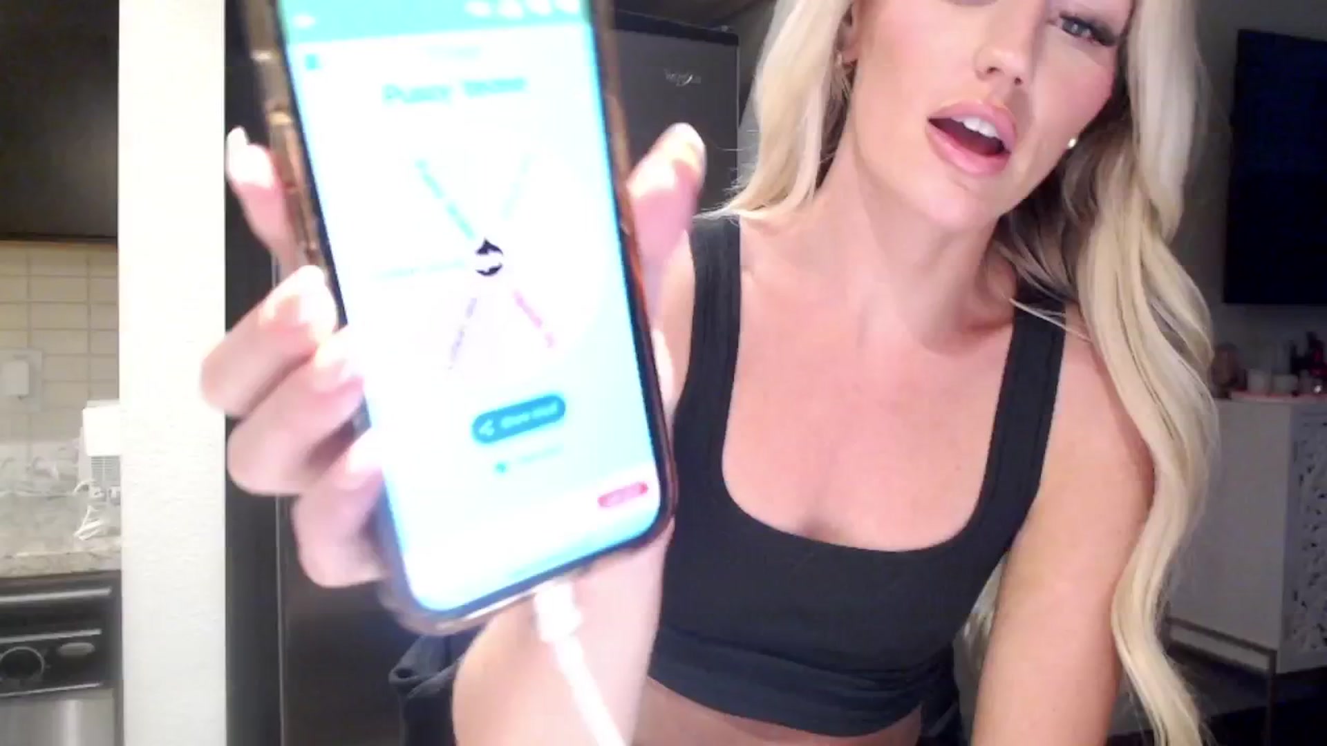 Gallery image thumbnail from Officialelsa's myfreecams stream on, 04/24/2024, 24:00 image 3 of 20