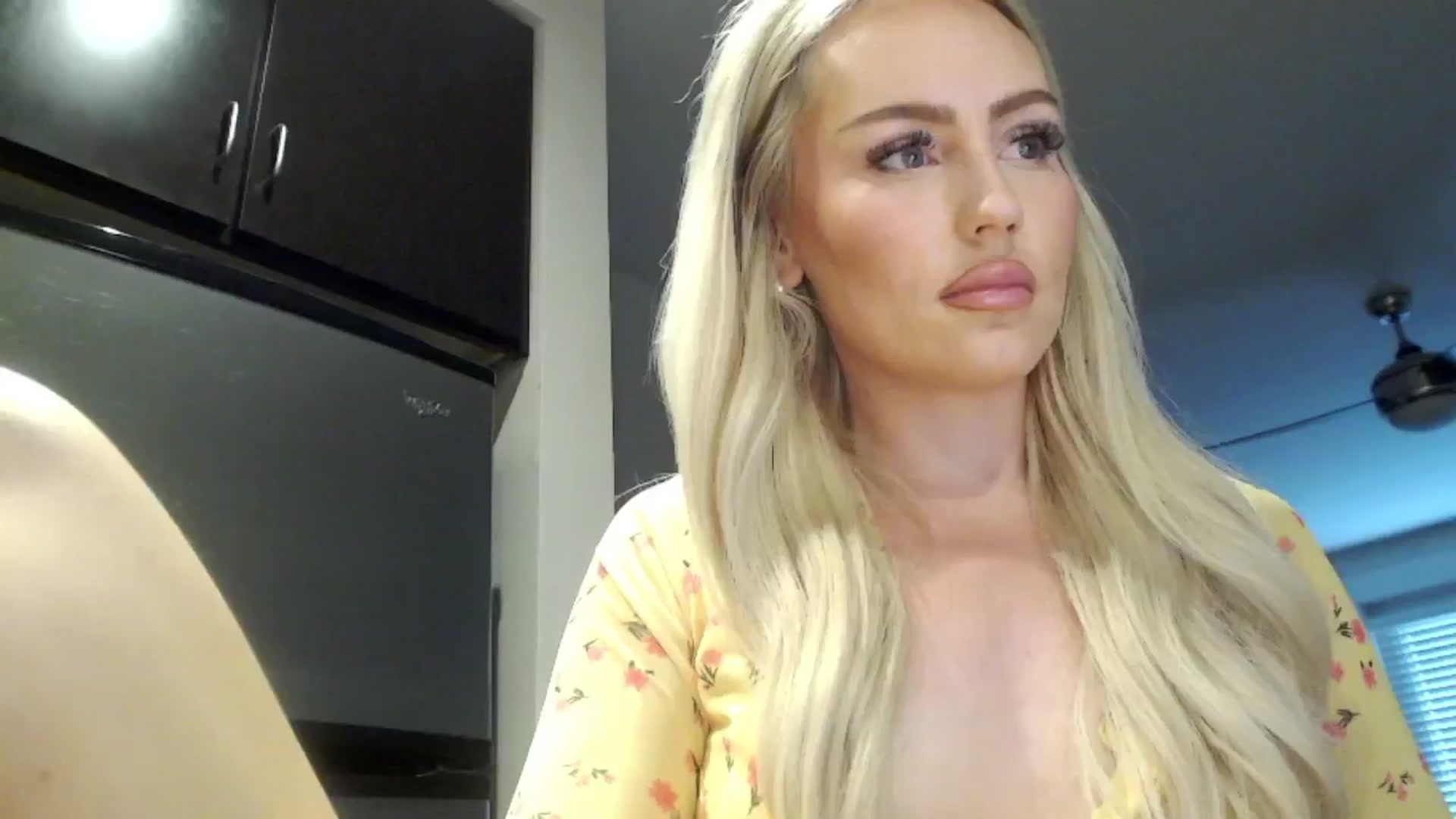 Gallery image thumbnail from Officialelsa's myfreecams stream on, 04/29/2024, 23:11 image 4 of 20