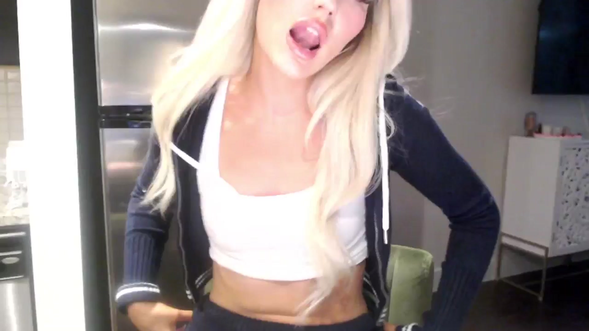 Gallery image thumbnail from Officialelsa's myfreecams stream on, 05/02/2024, 23:19 image 4 of 20