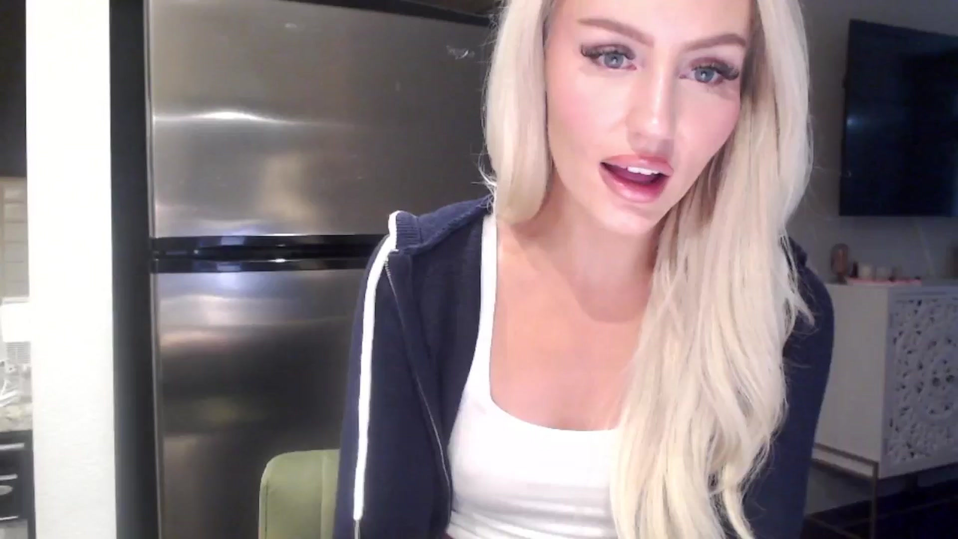 Gallery image thumbnail from Officialelsa's myfreecams stream on, 05/02/2024, 23:19 image 9 of 20