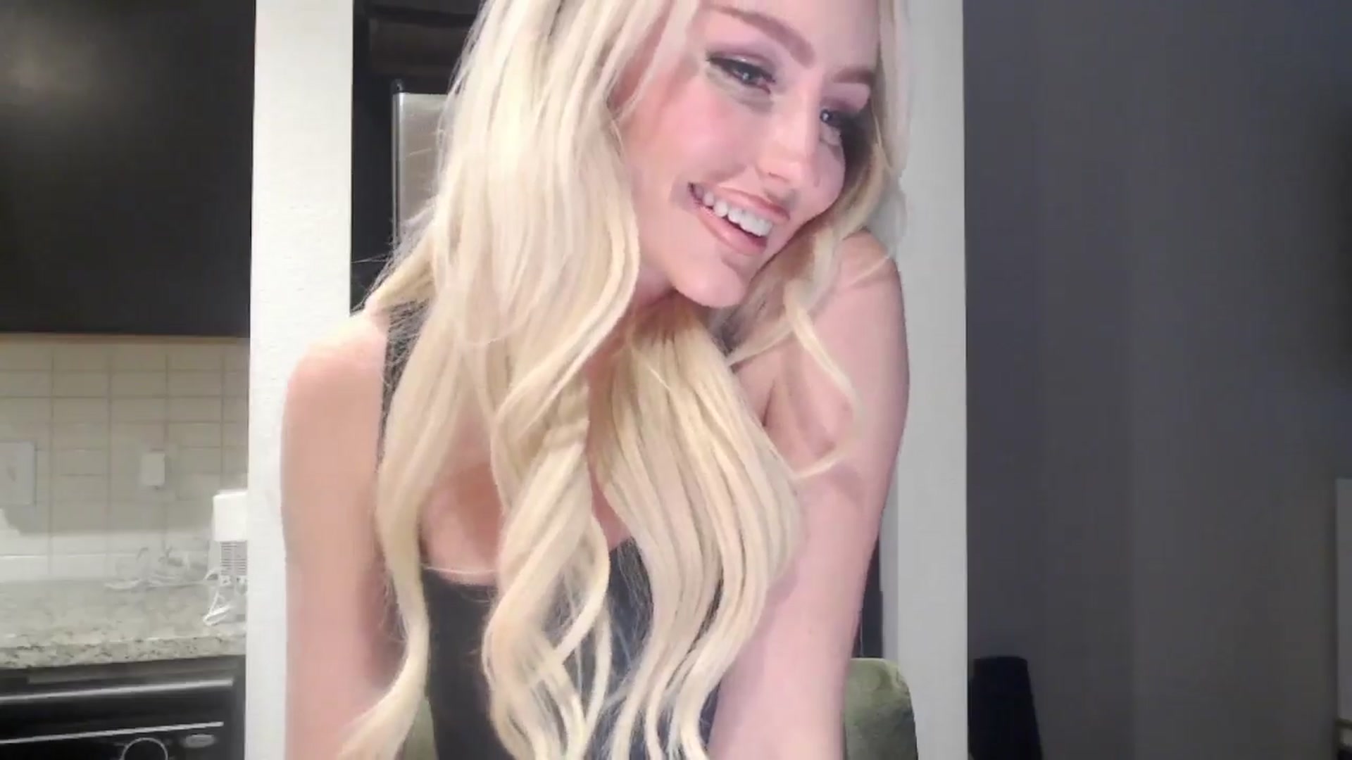 Gallery image thumbnail from Officialelsa's myfreecams stream on, 05/14/2024, 23:07 image 5 of 20
