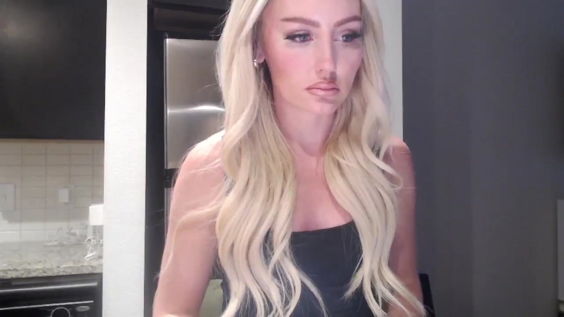 Gallery image thumbnail from Officialelsa's myfreecams stream on, 05/14/2024, 23:07 image 2 of 20