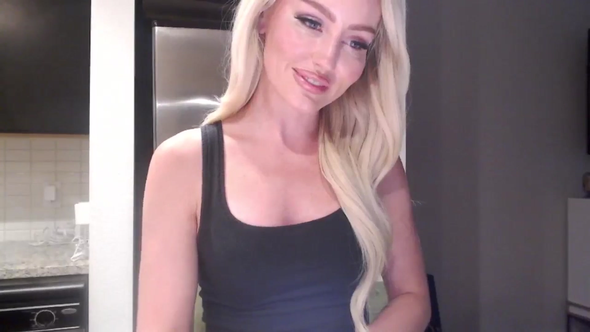 Gallery image thumbnail from Officialelsa's myfreecams stream on, 05/15/2024, 24:26 image 6 of 20
