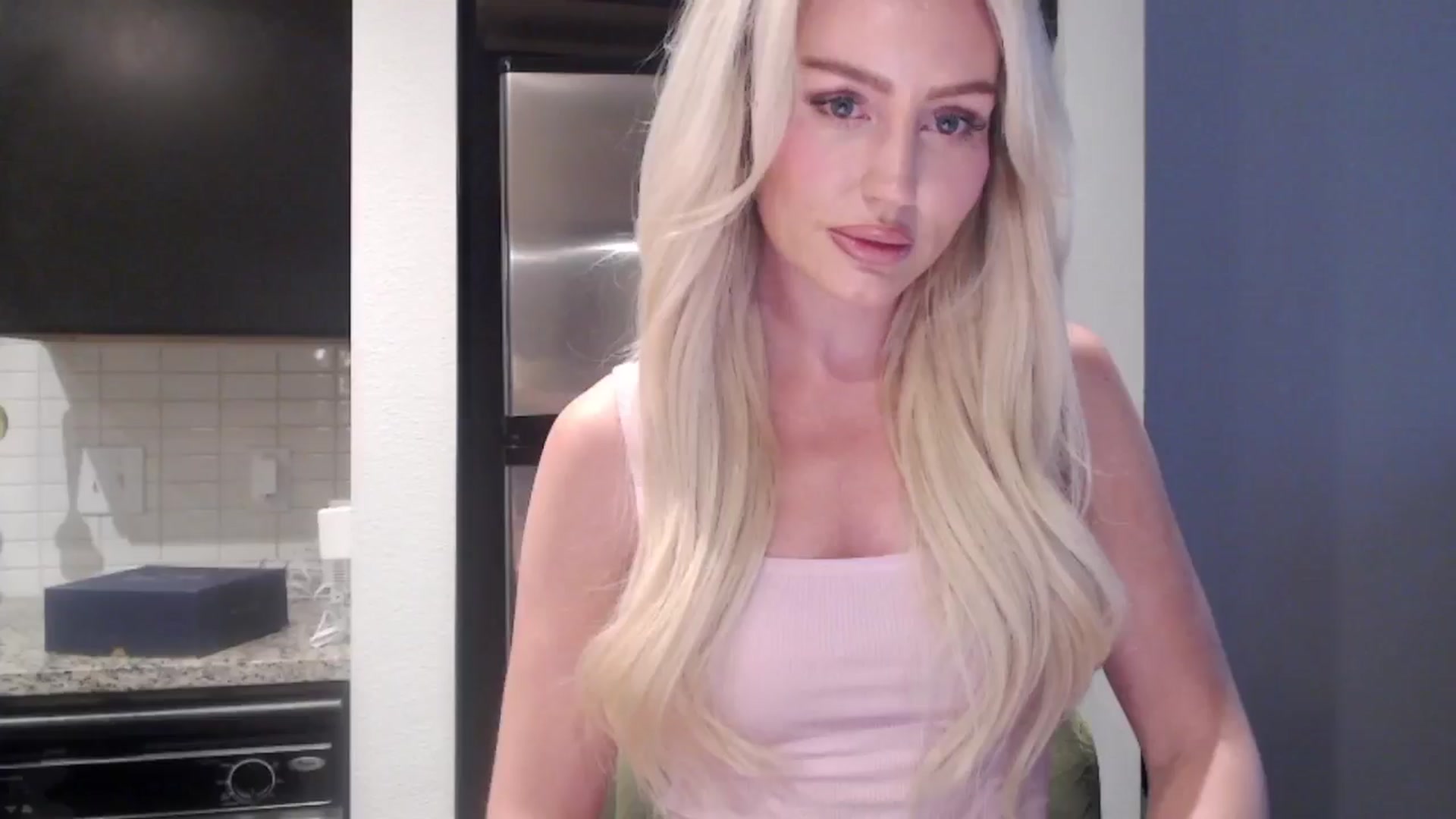 Gallery image thumbnail from Officialelsa's myfreecams stream on, 05/15/2024, 23:48 image 2 of 20